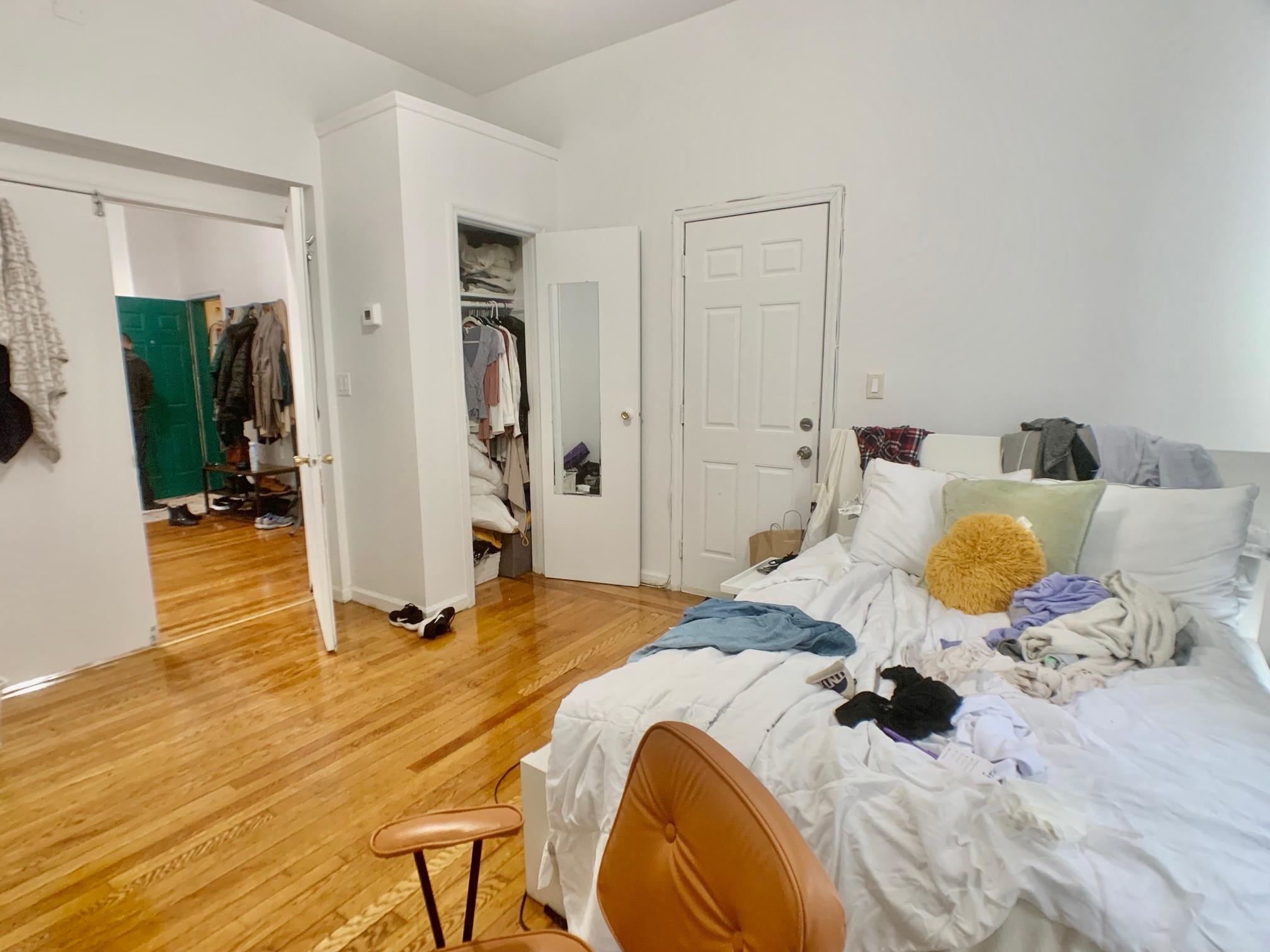 206 4TH ST Unit: 1F