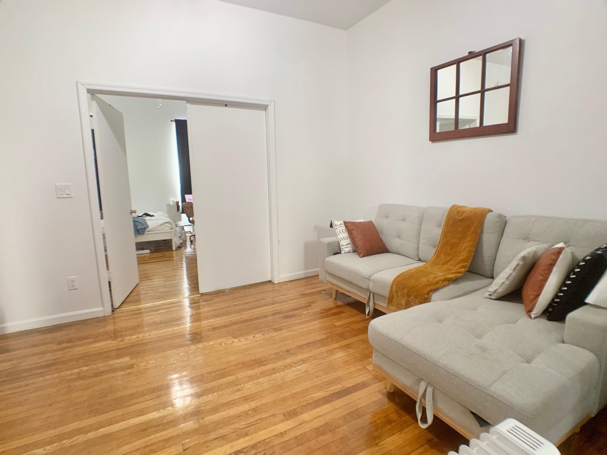206 4TH ST Unit: 1F