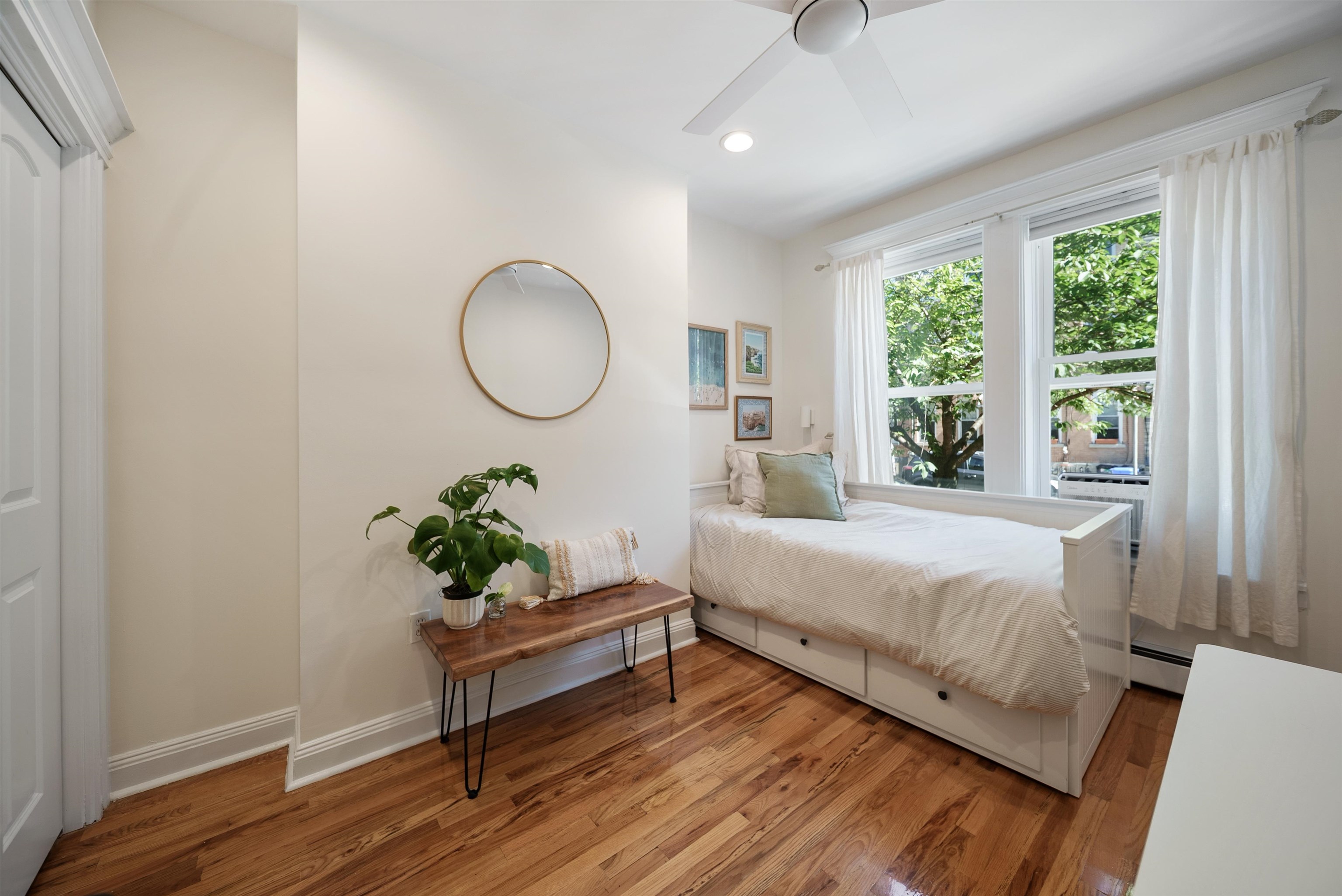 349 7TH ST Unit: 1R