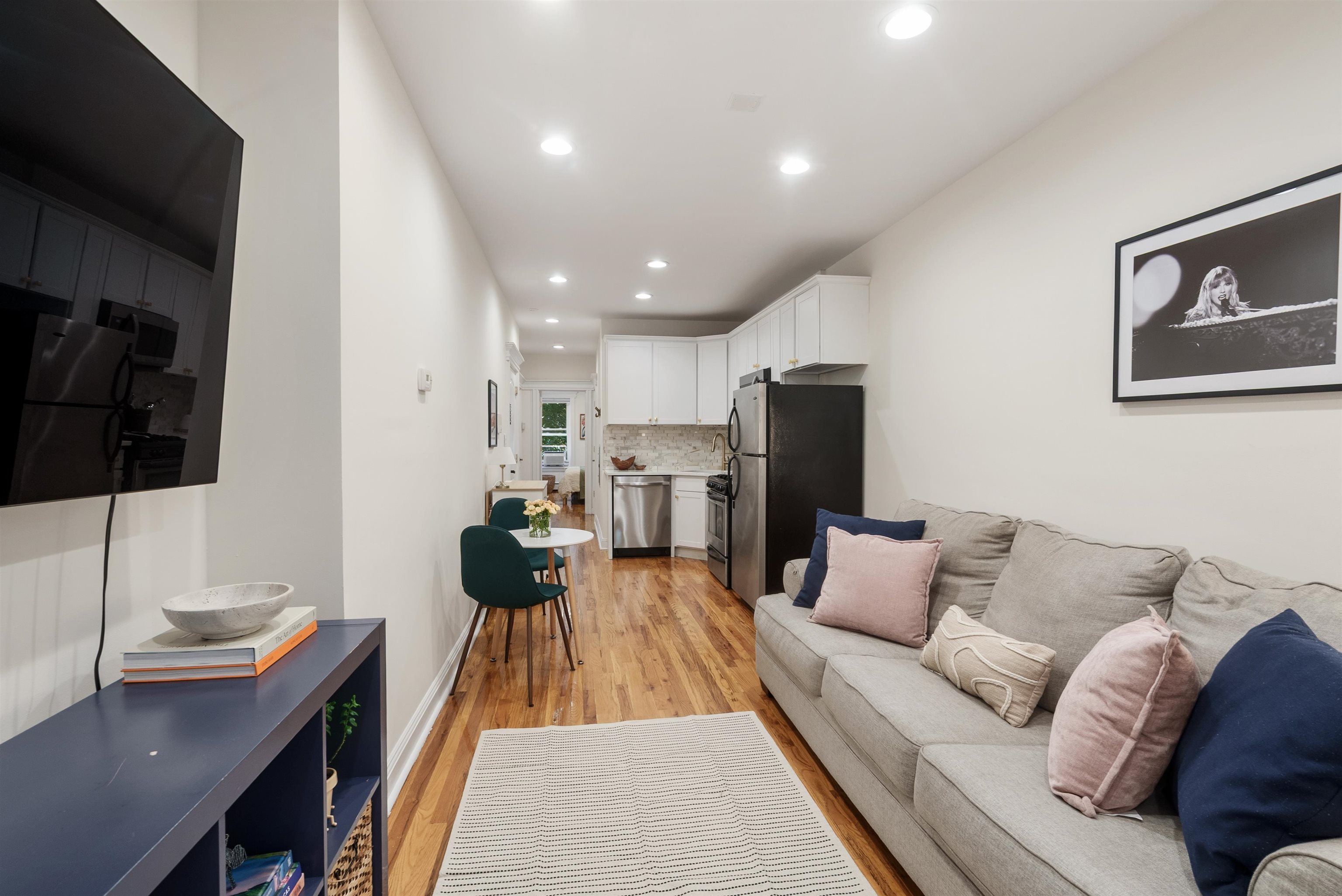 349 7TH ST Unit: 1R