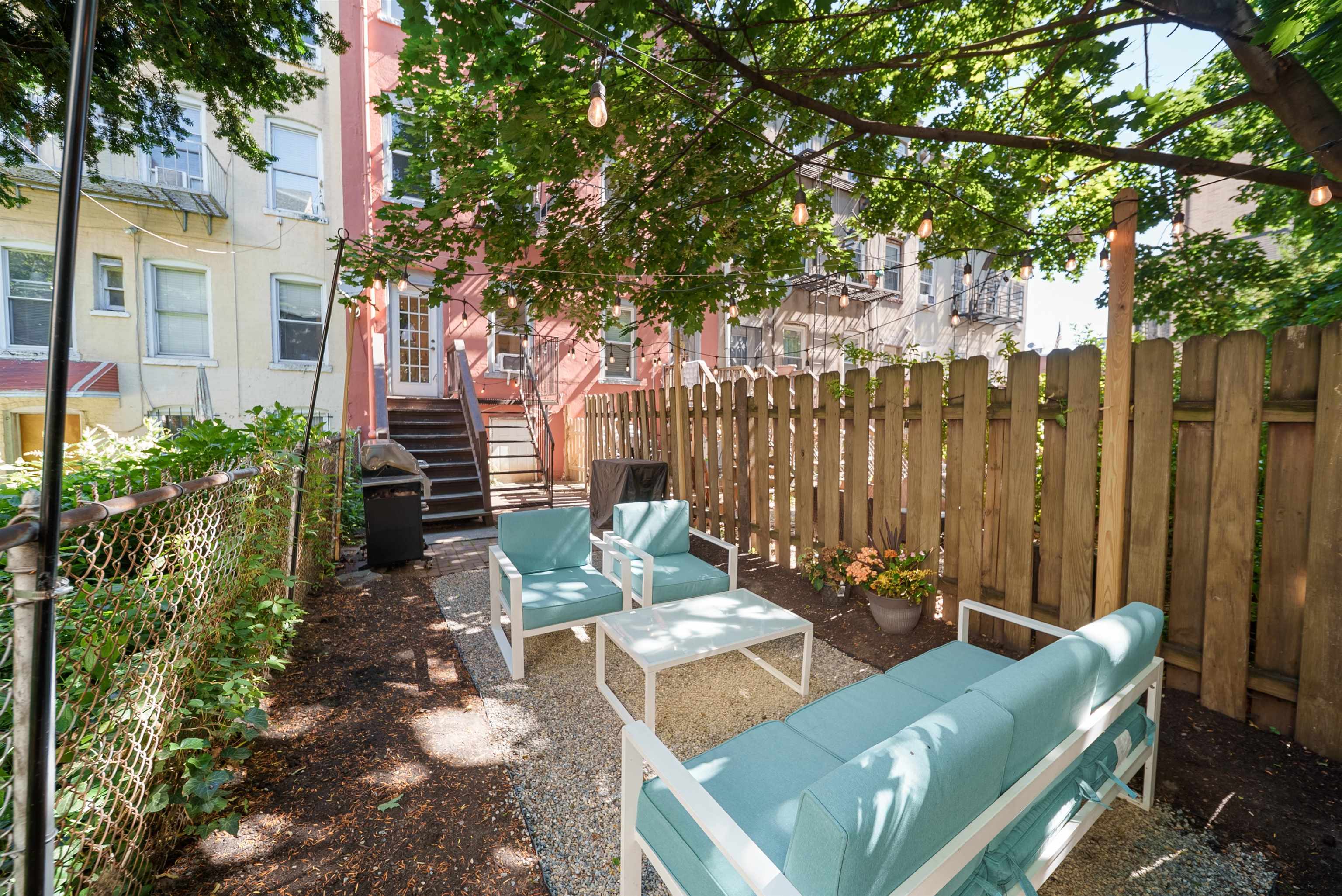 349 7TH ST Unit: 1R