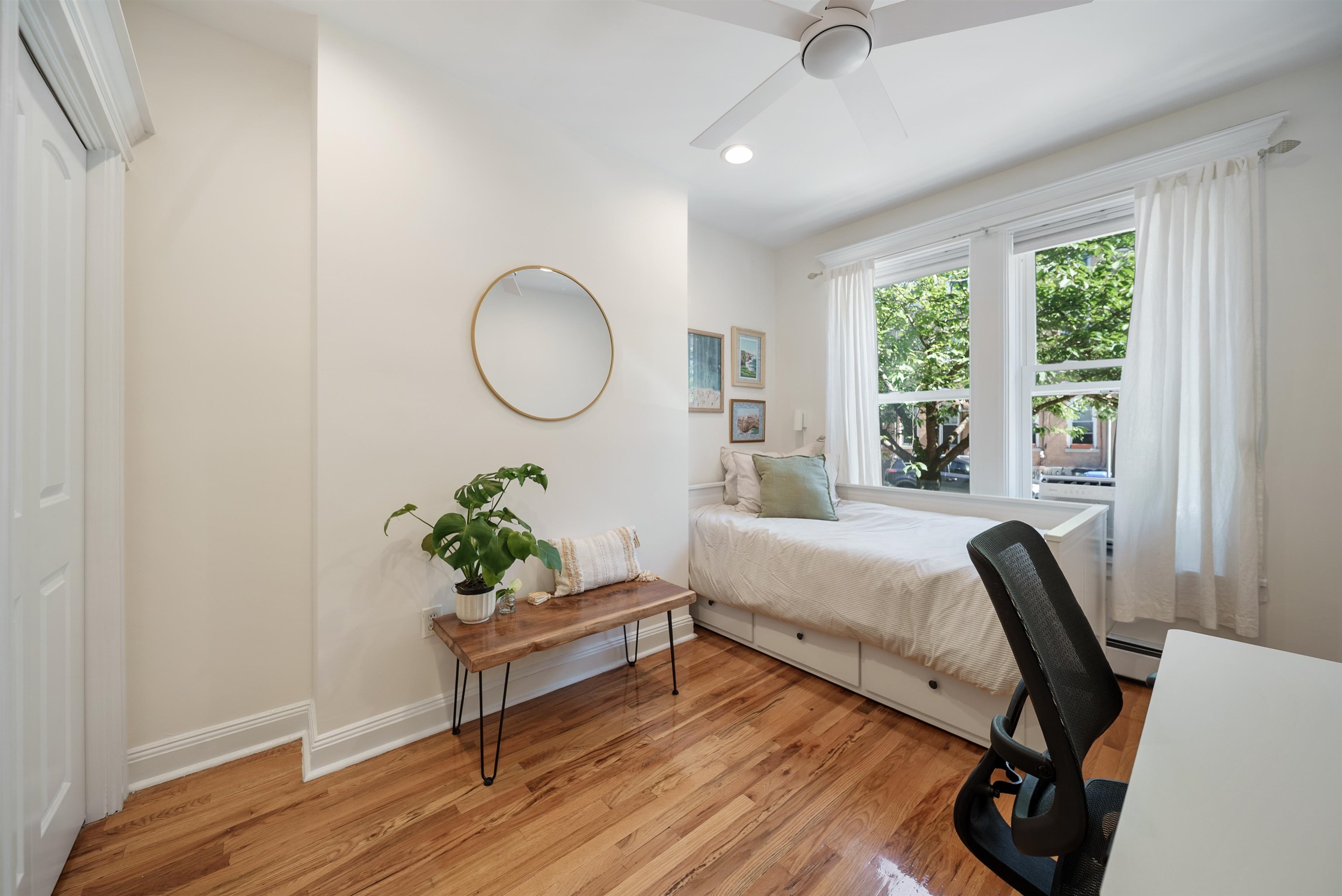 349 7TH ST Unit: 1R