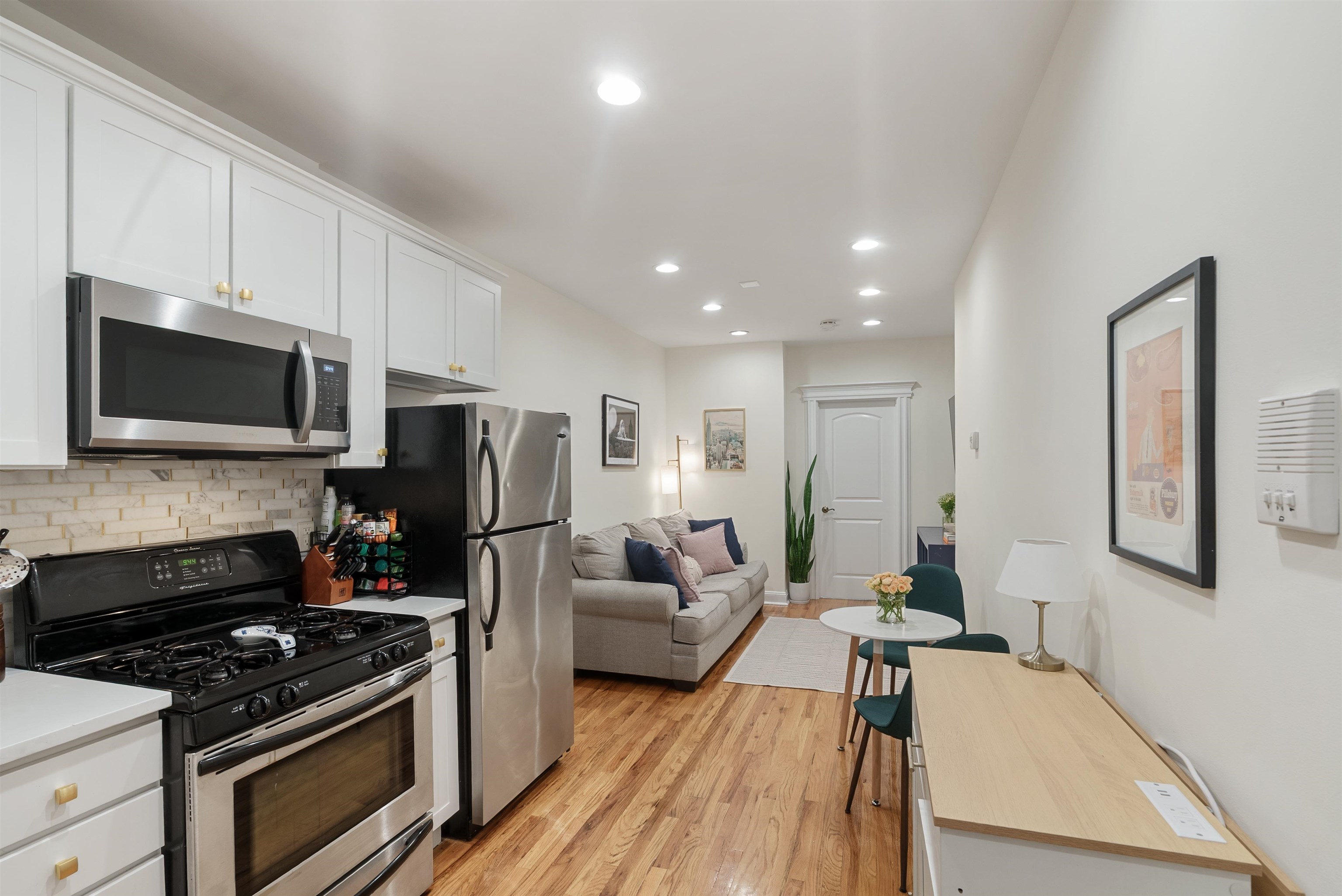 349 7TH ST Unit: 1R