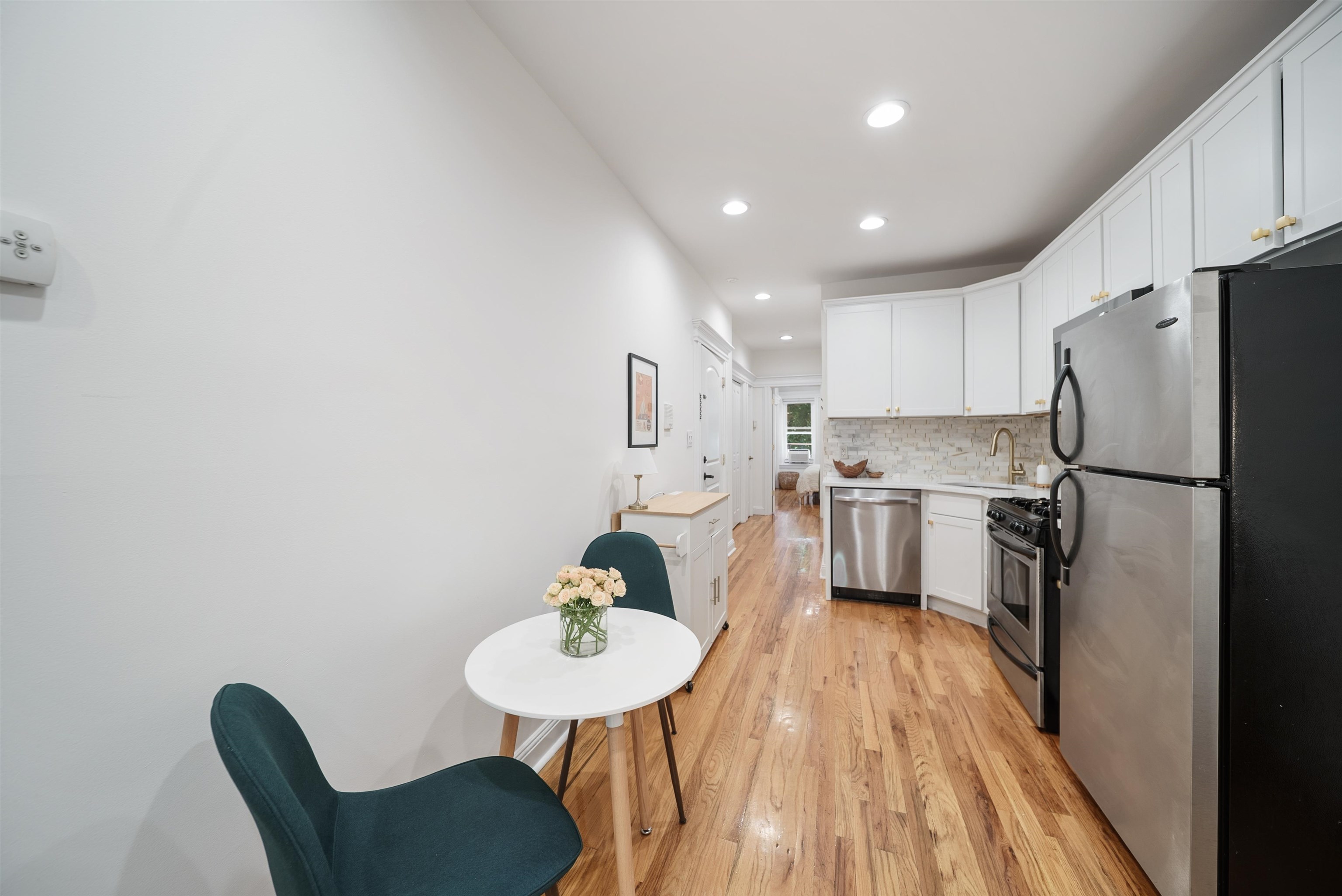 349 7TH ST Unit: 1R