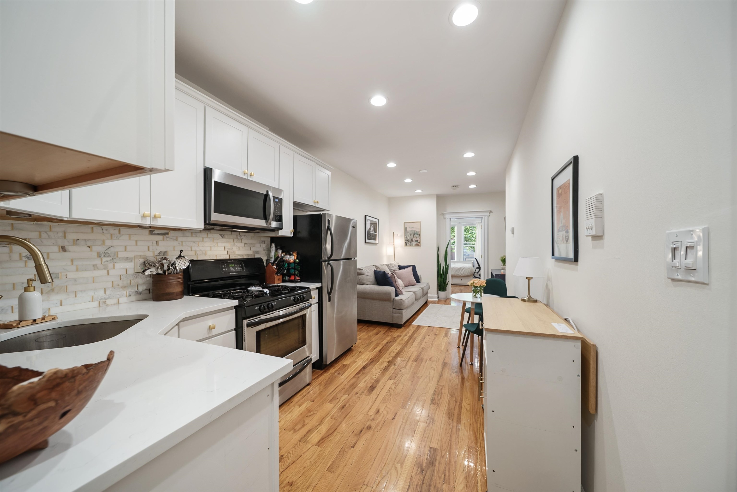 349 7TH ST Unit: 1R
