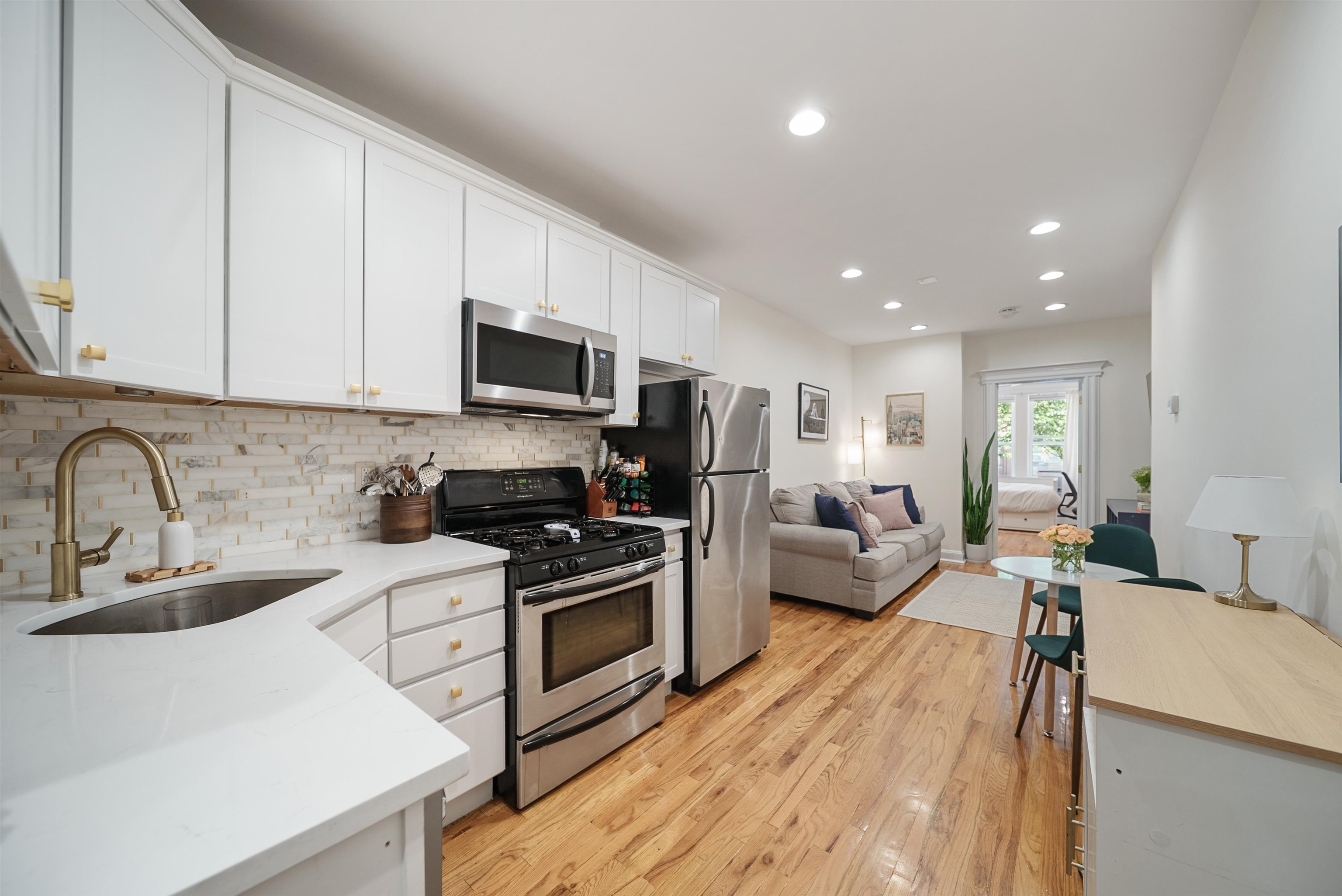 349 7TH ST Unit: 1R