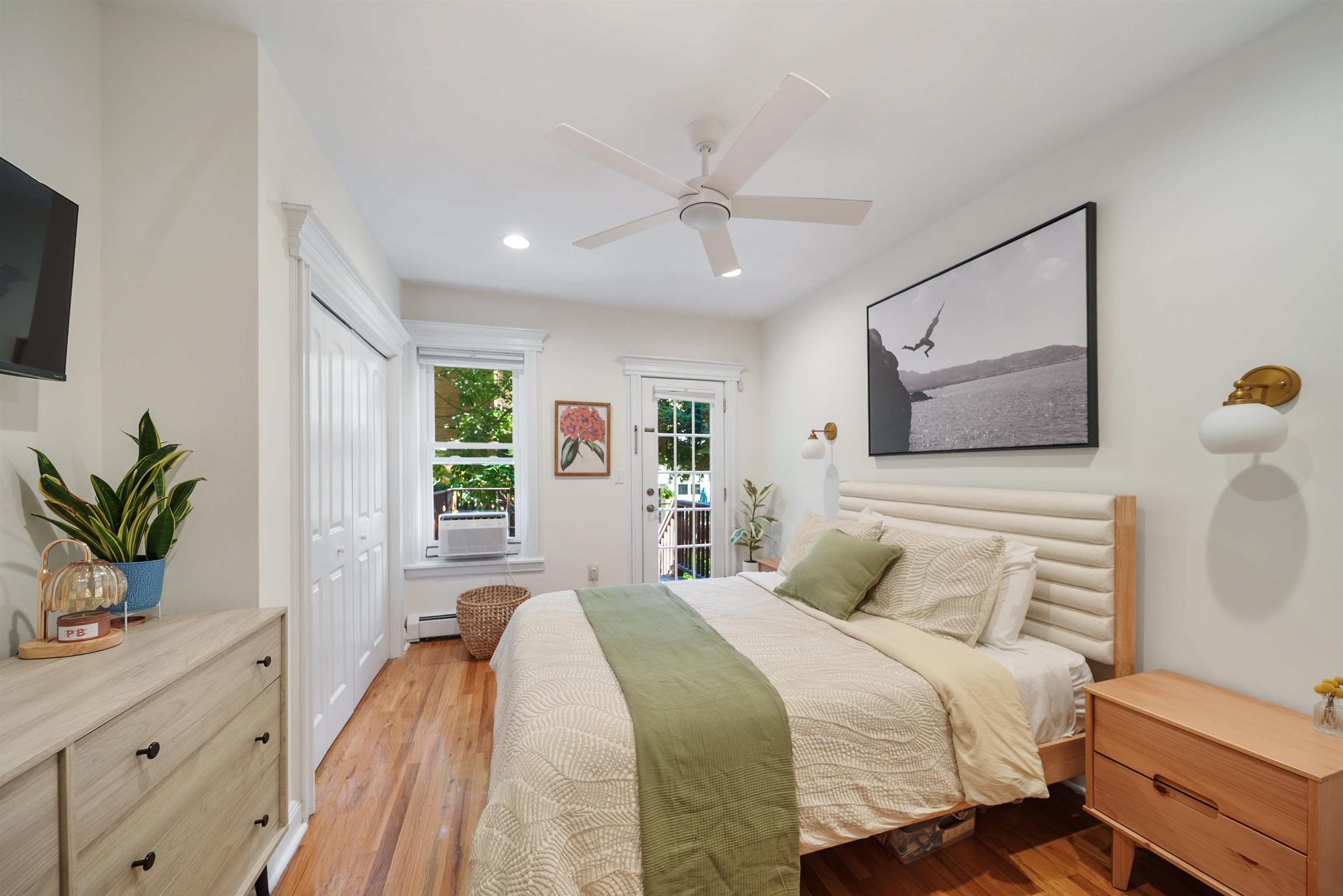 349 7TH ST Unit: 1R