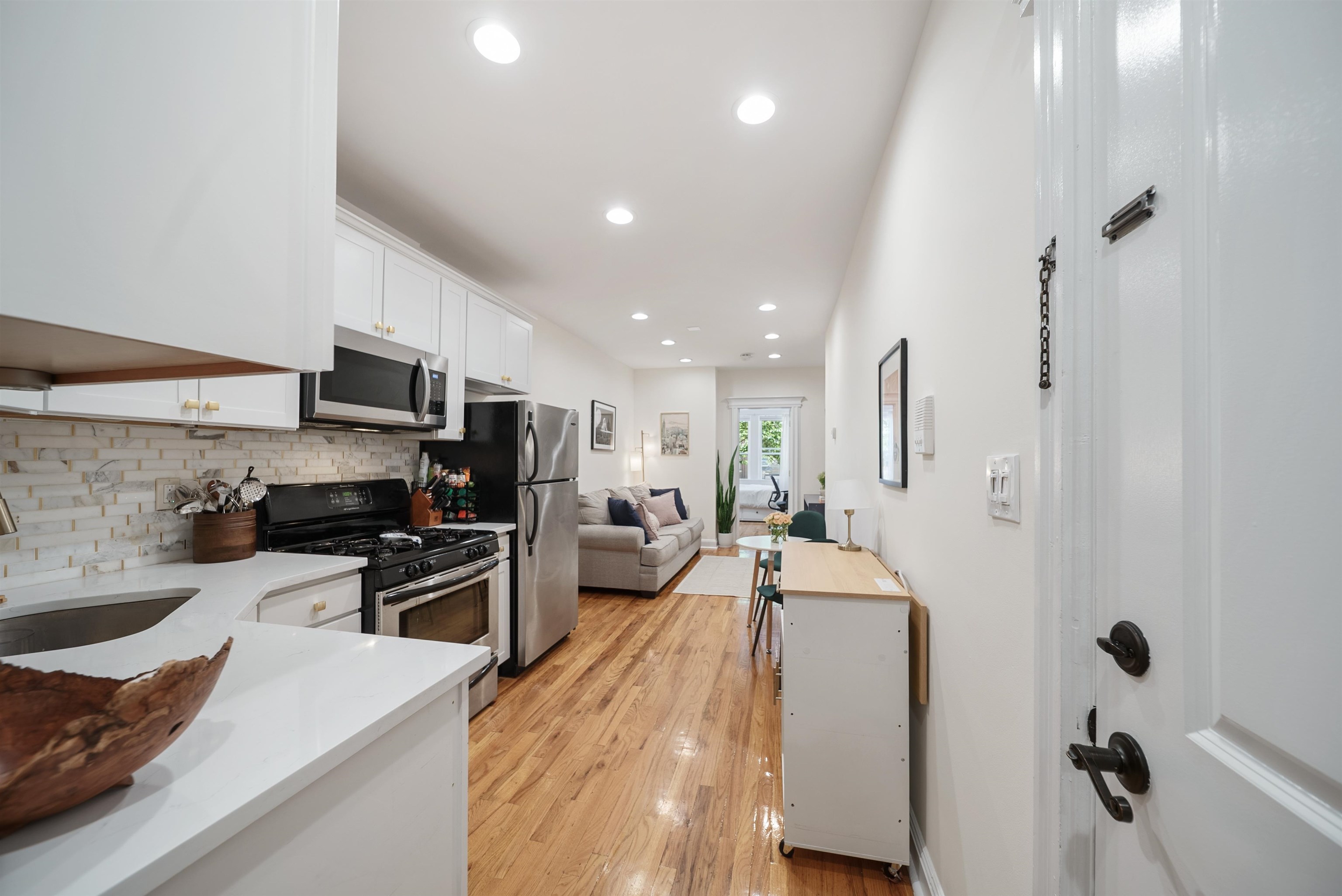349 7TH ST Unit: 1R