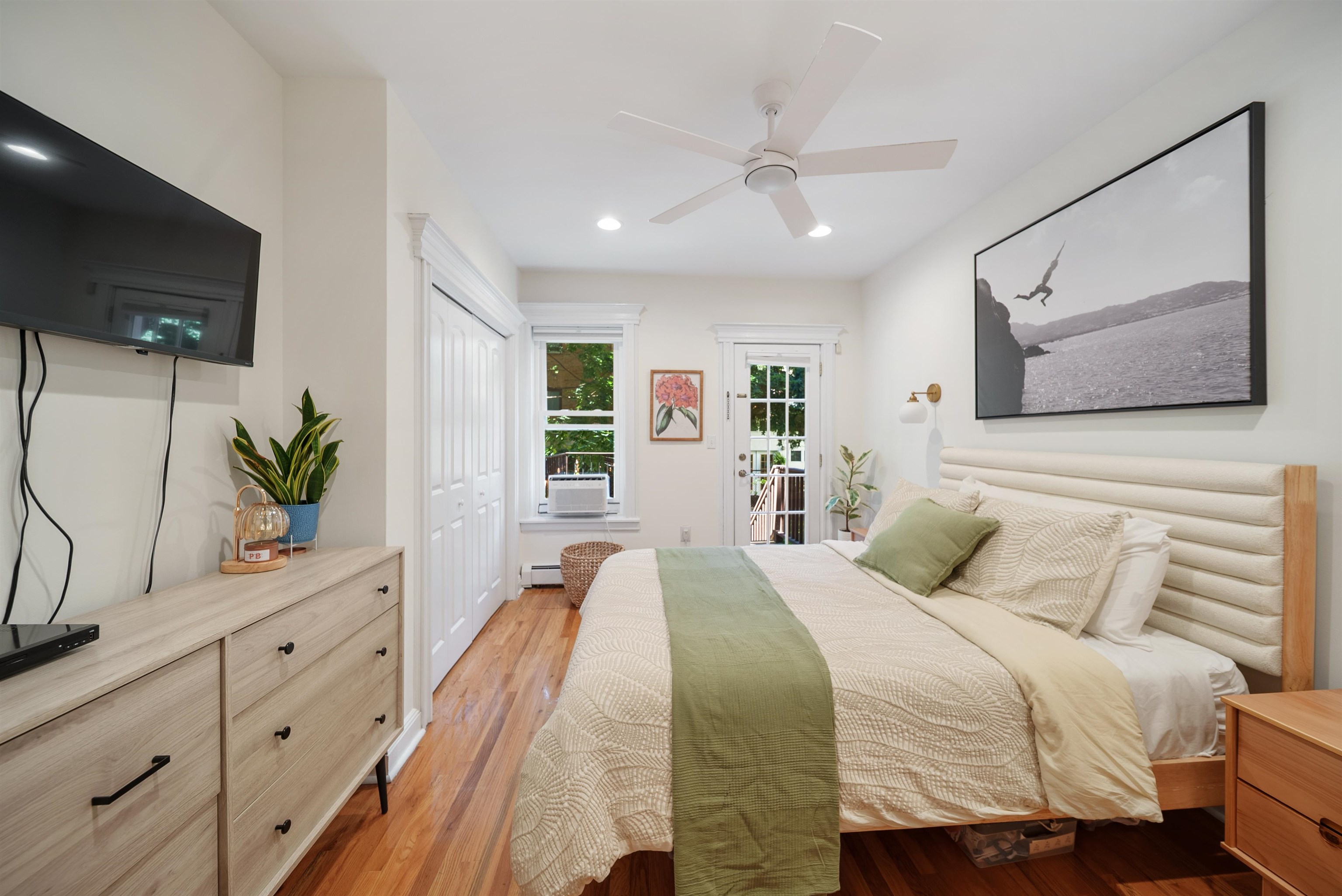 349 7TH ST Unit: 1R