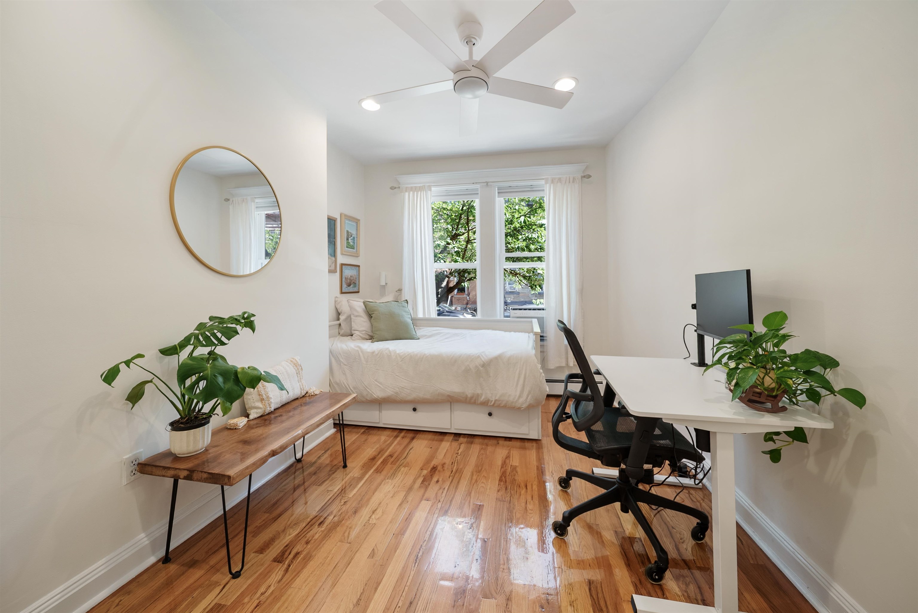 349 7TH ST Unit: 1R