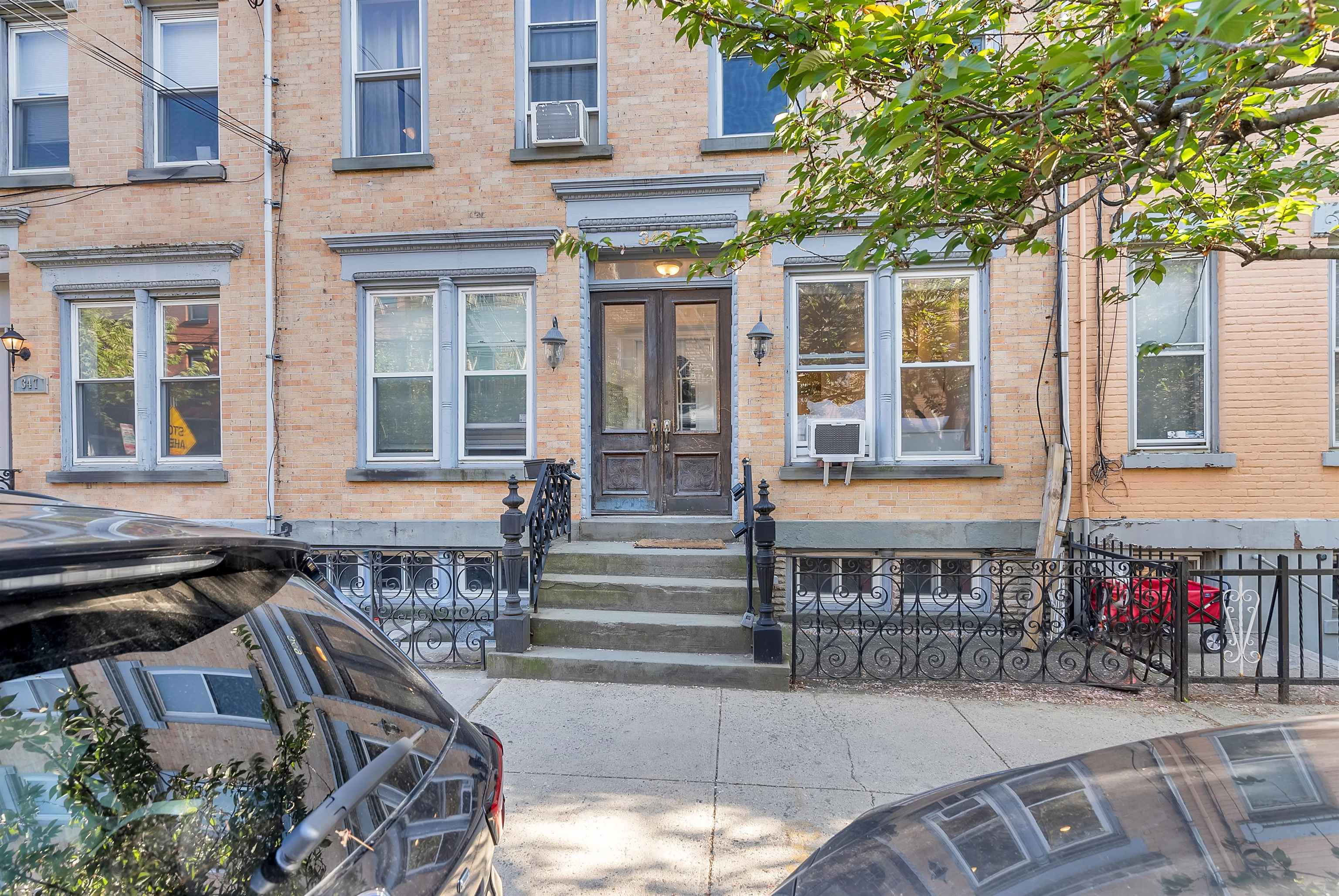 349 7TH ST Unit: 1R