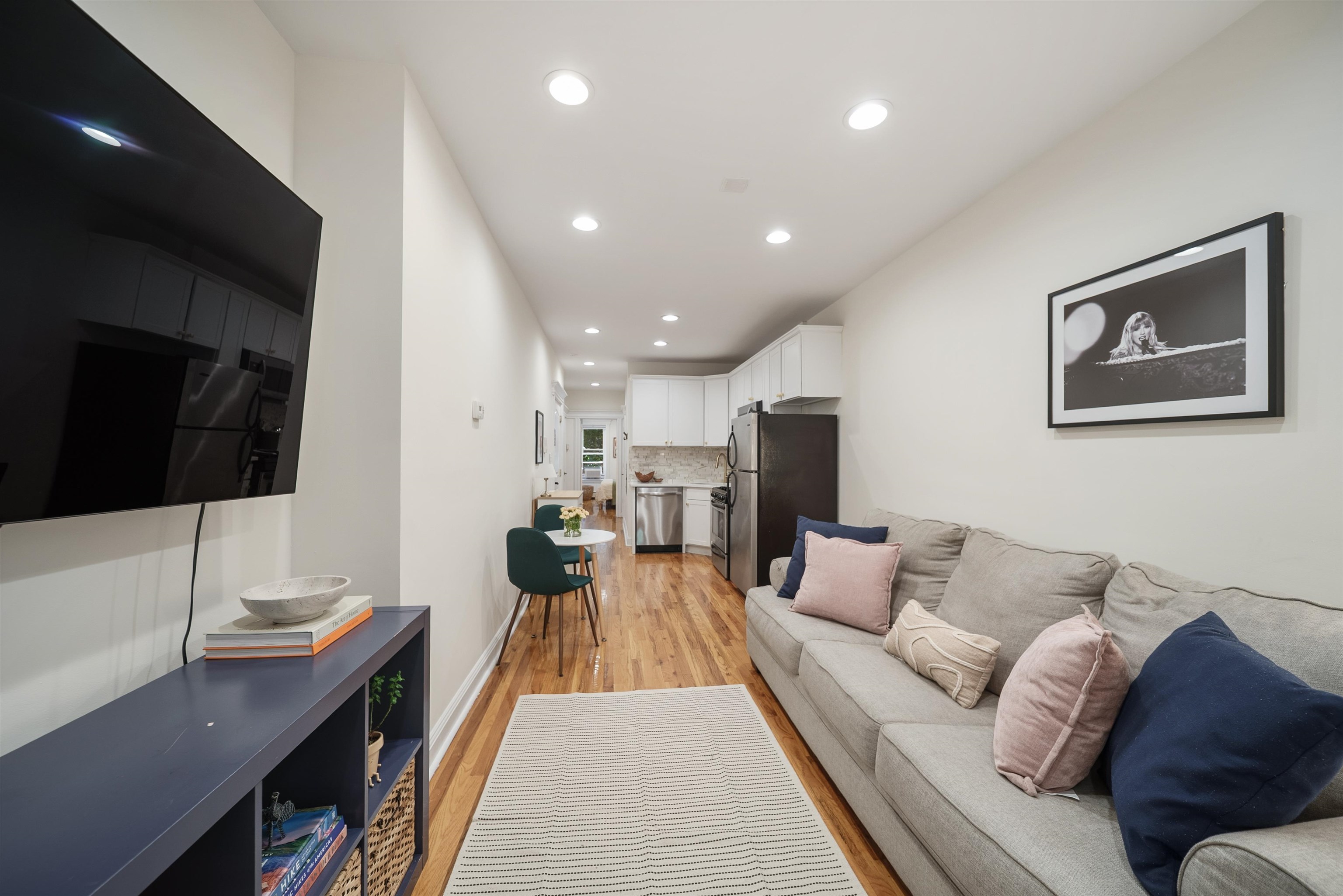 349 7TH ST Unit: 1R