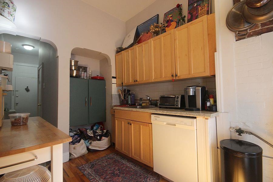 1222 PARK AVE Unit: 2
