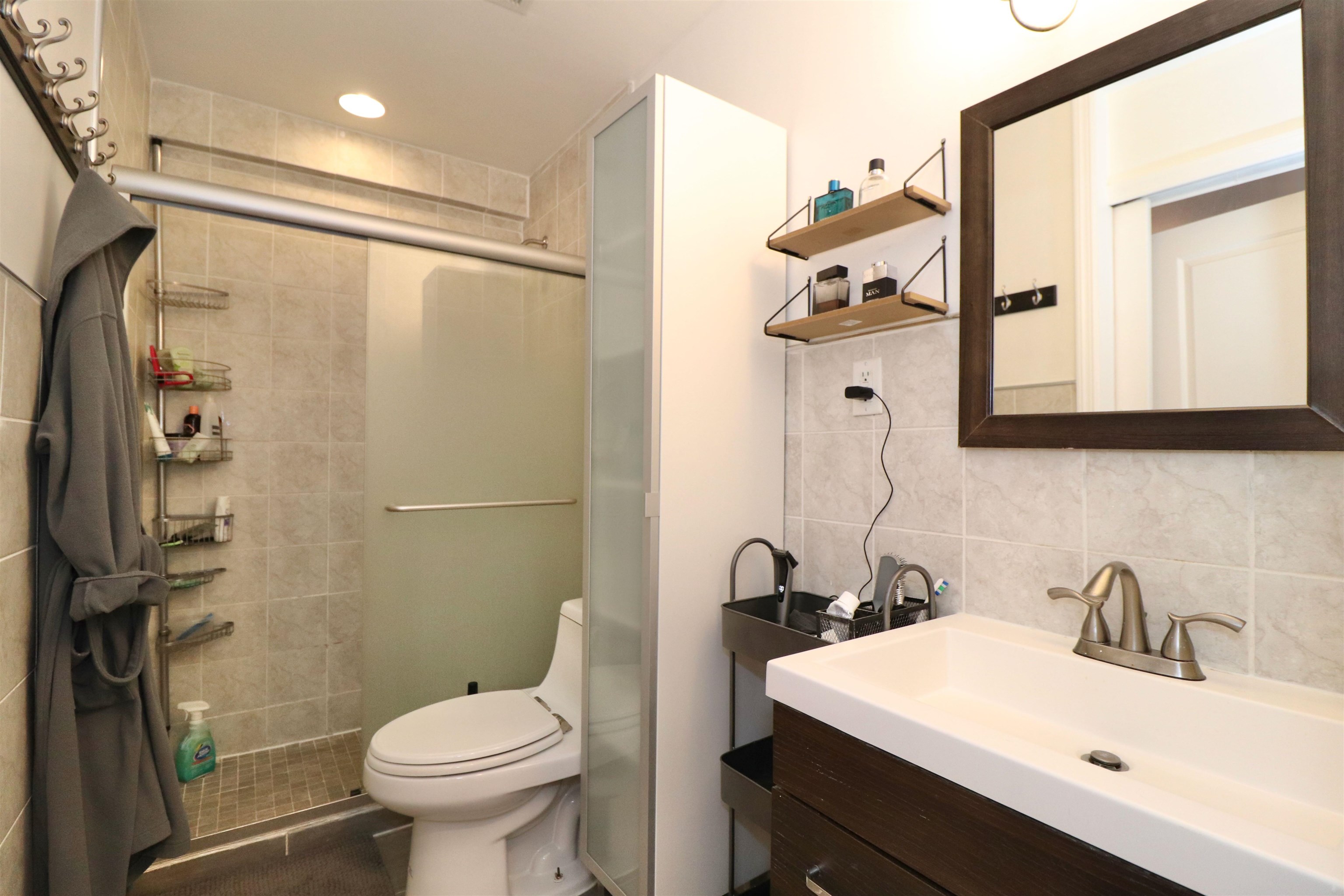 206 BEACON AVE Unit: 2