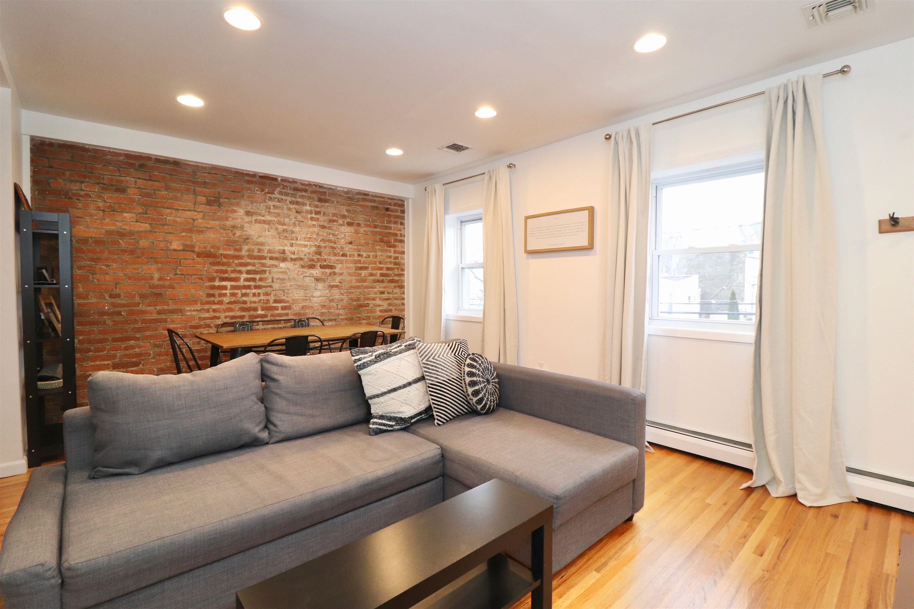 206 BEACON AVE Unit: 2