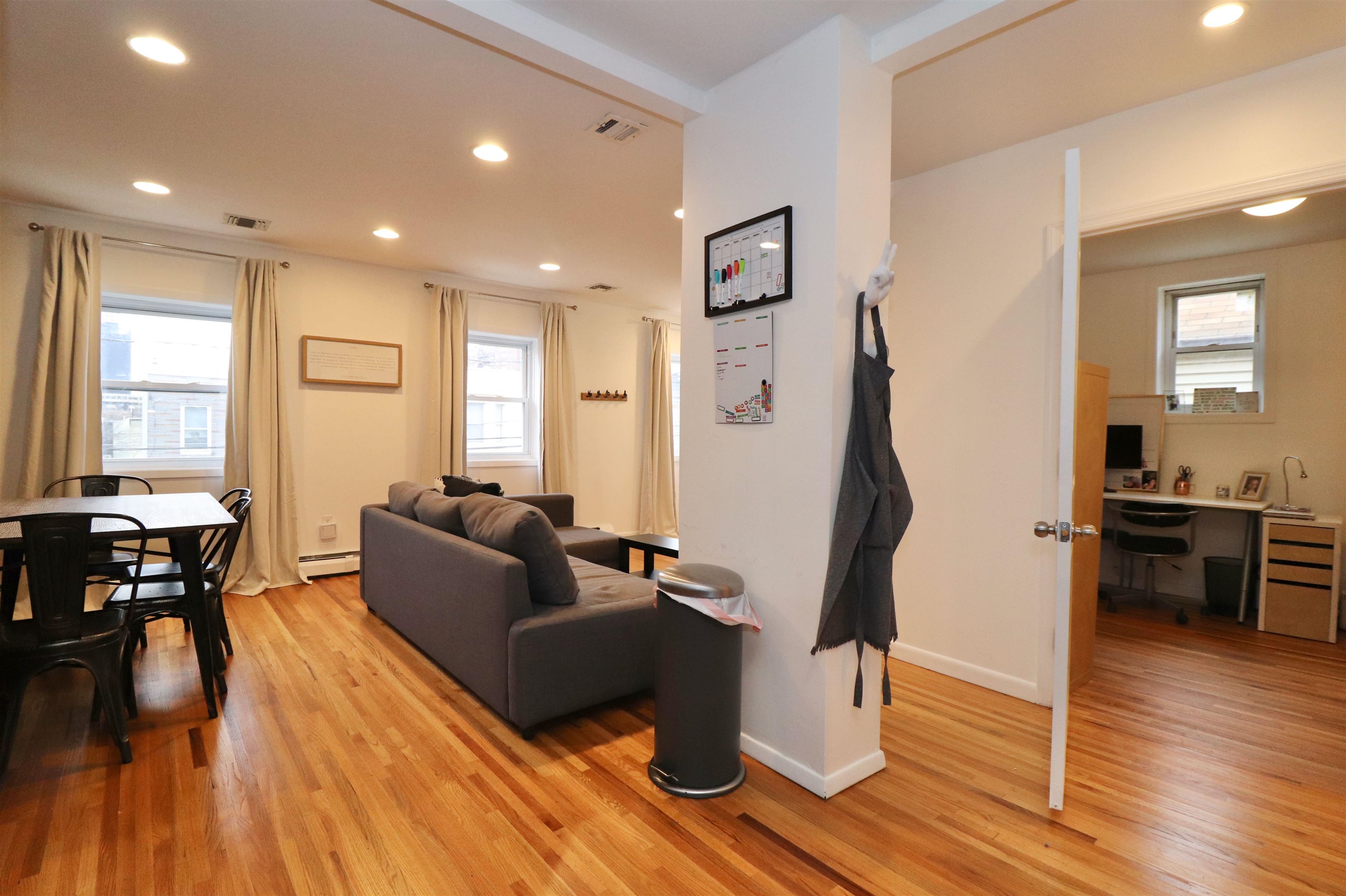 206 BEACON AVE Unit: 2