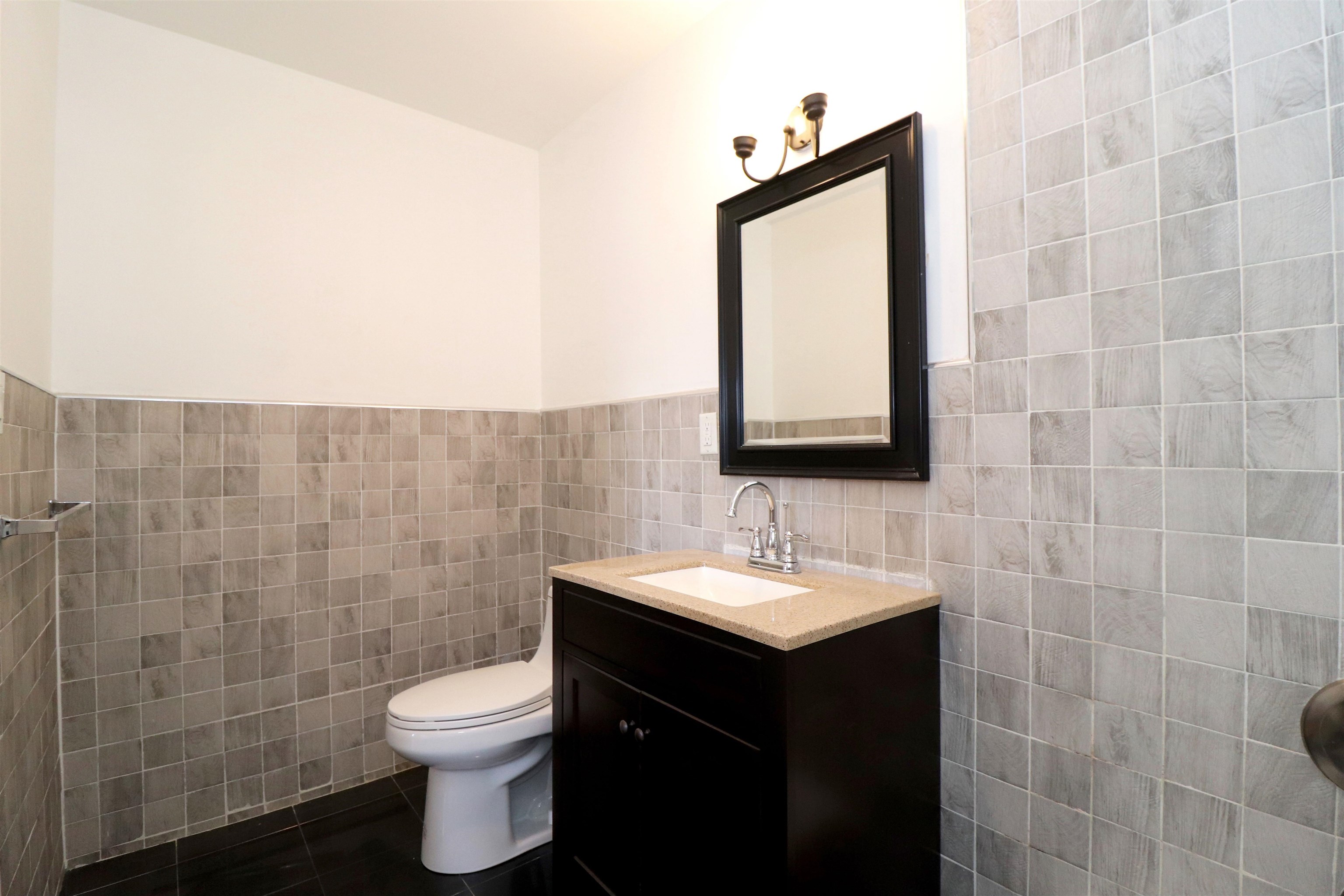 206 BEACON AVE Unit: 2