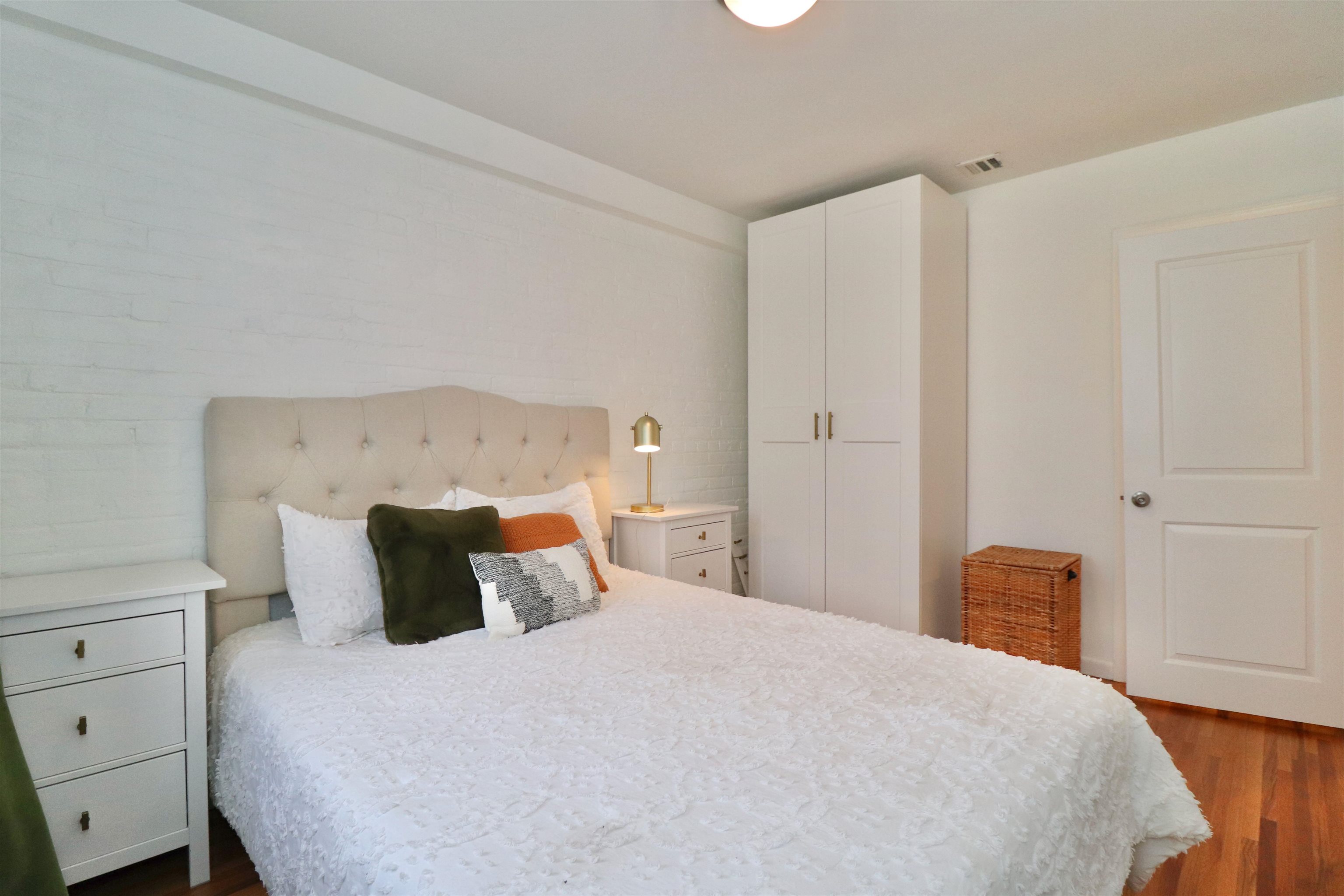 206 BEACON AVE Unit: 2