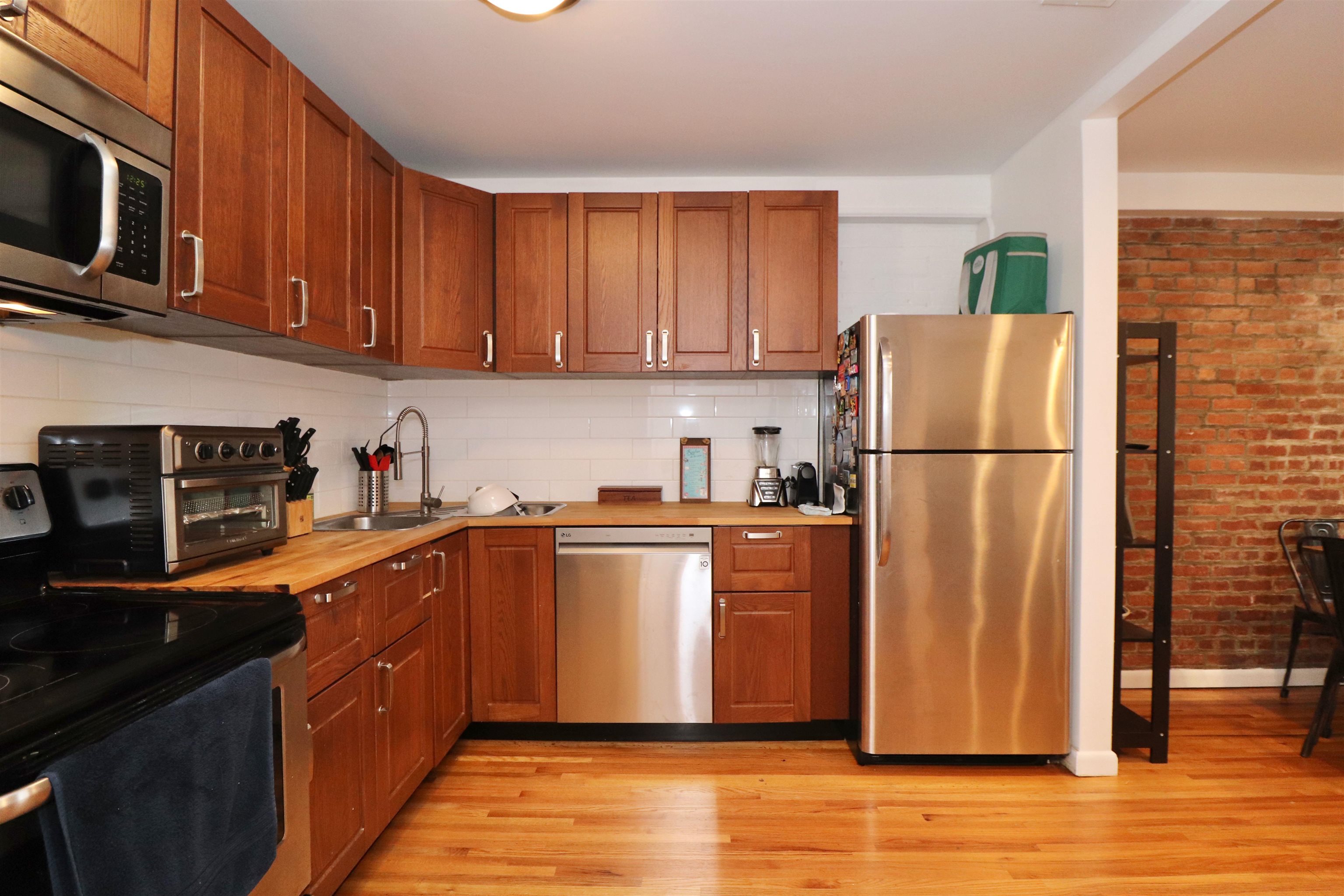 206 BEACON AVE Unit: 2