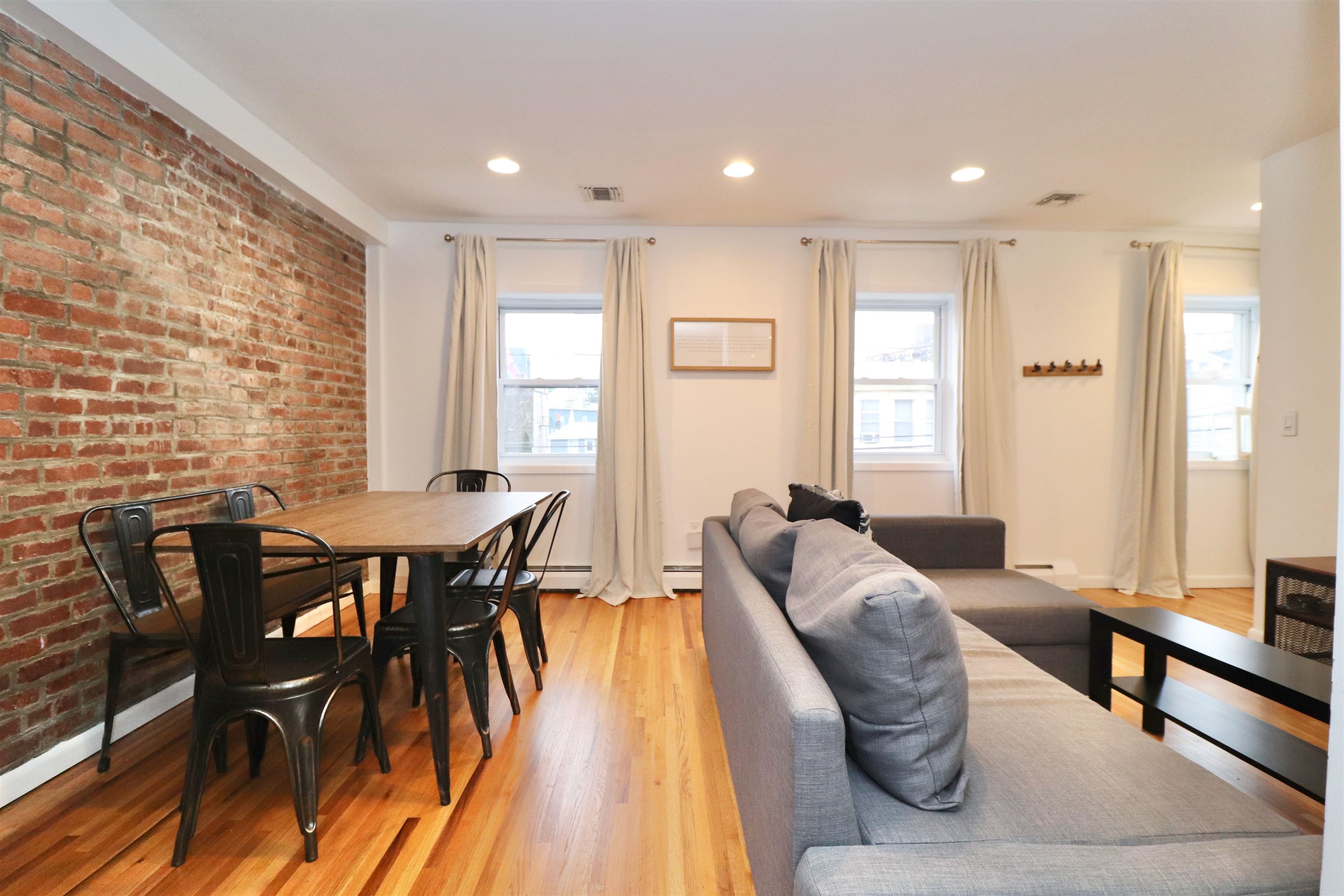 206 BEACON AVE Unit: 2
