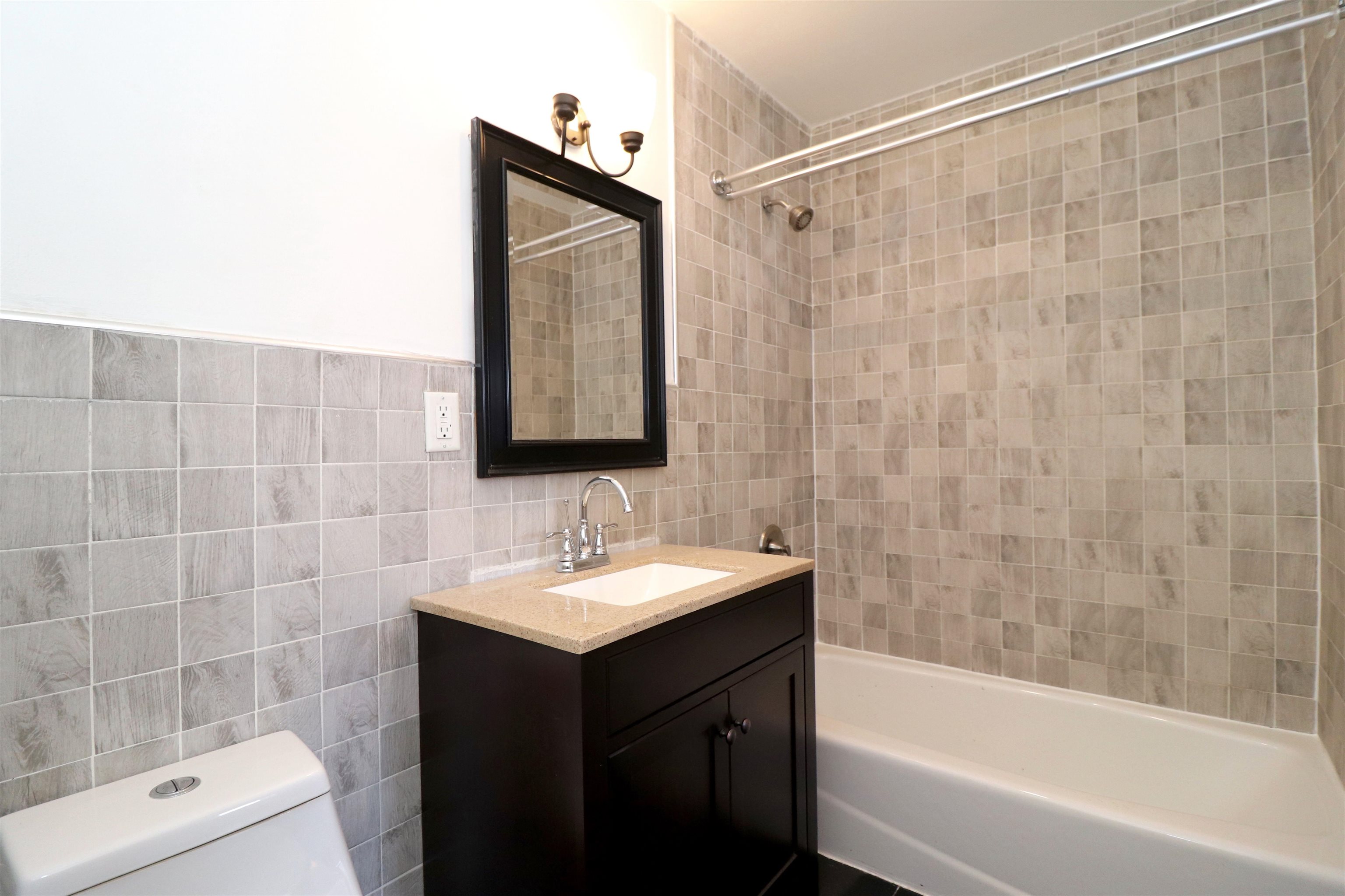 206 BEACON AVE Unit: 2