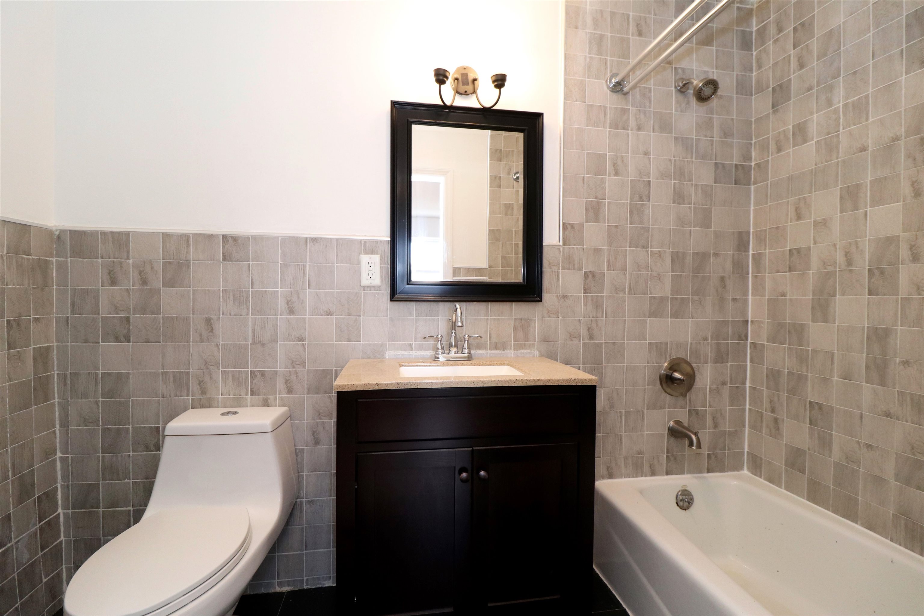 206 BEACON AVE Unit: 2
