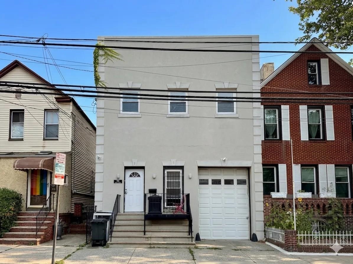 206 BEACON AVE Unit: 2