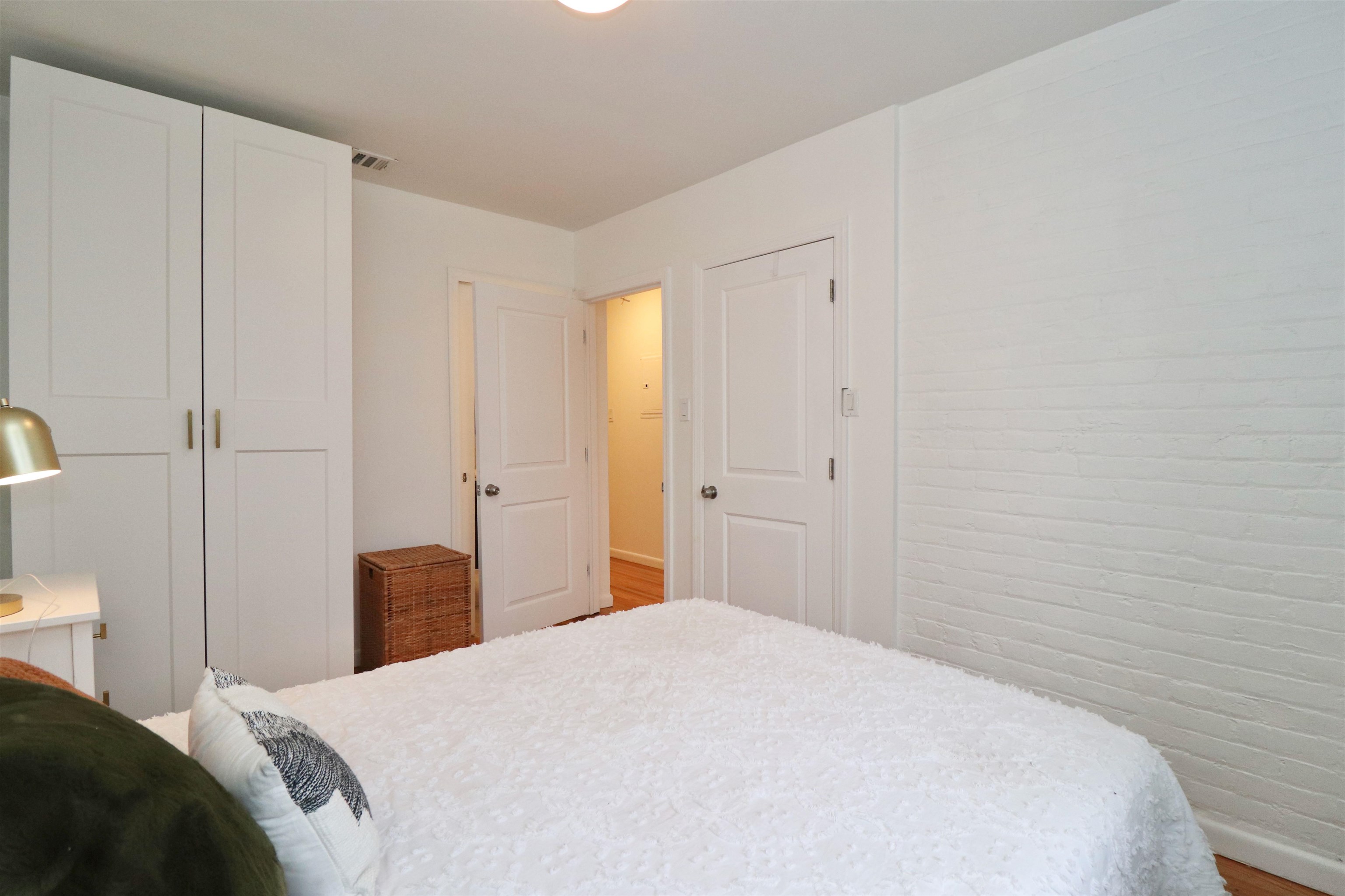 206 BEACON AVE Unit: 2