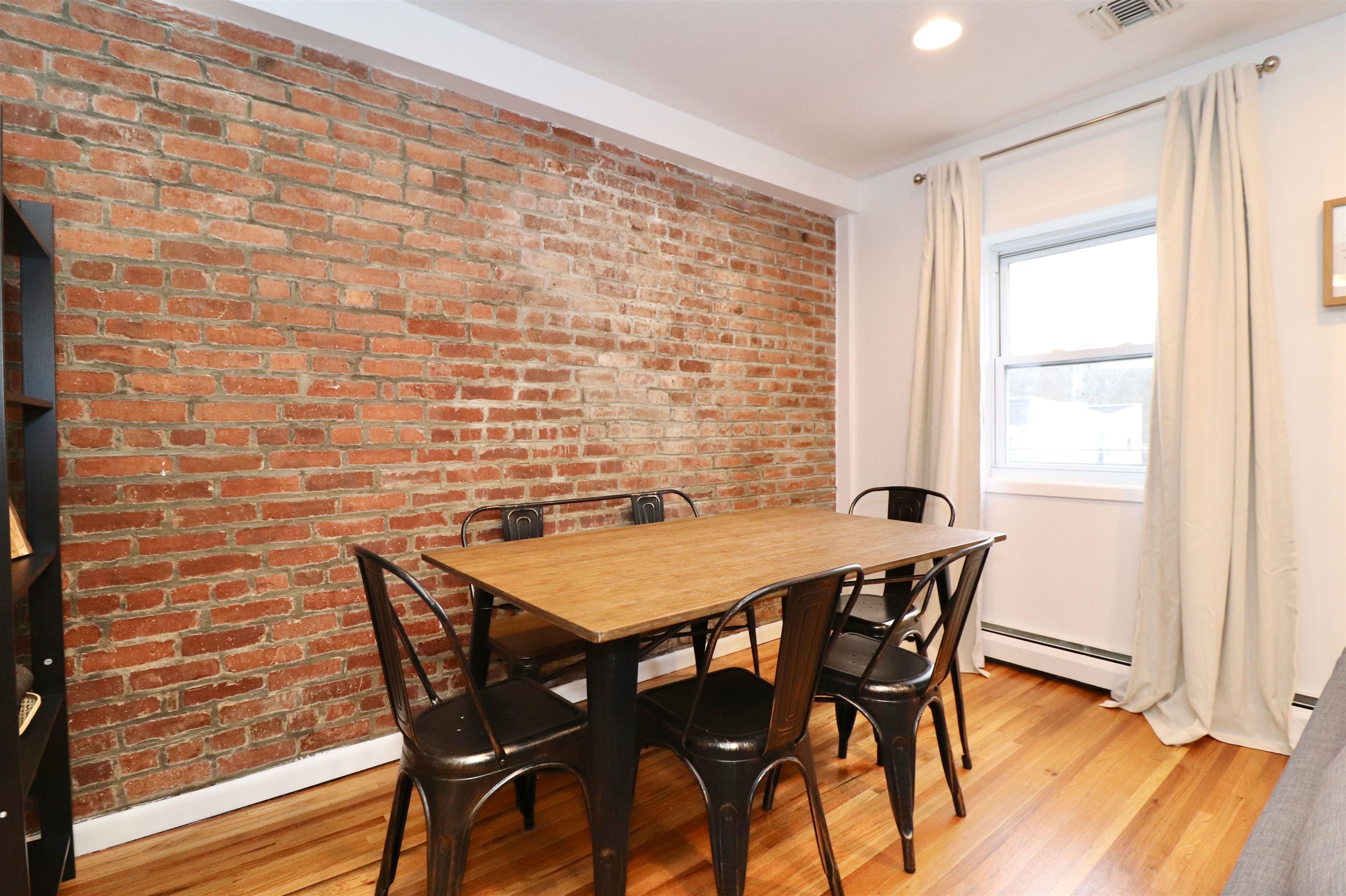 206 BEACON AVE Unit: 2