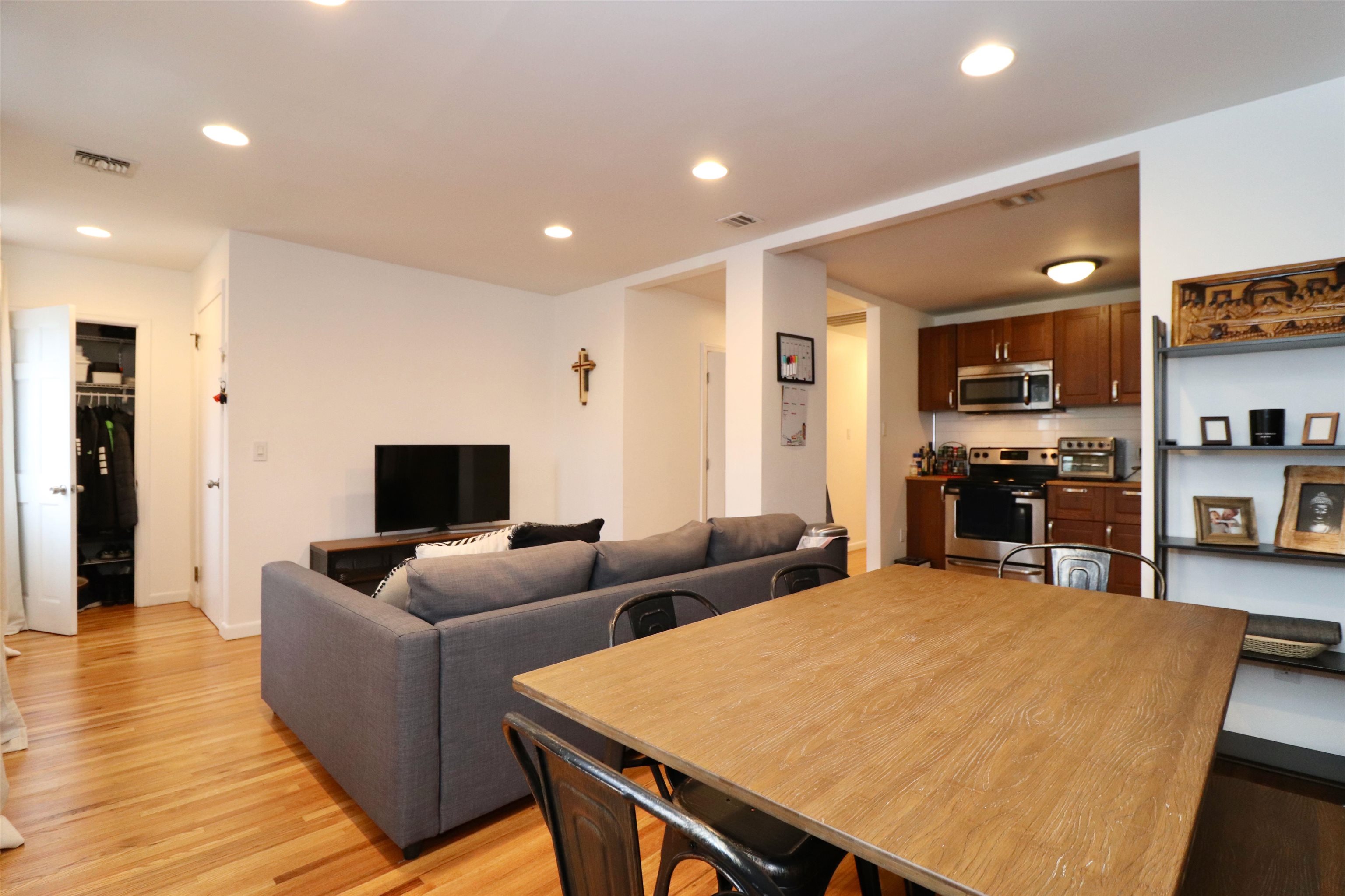 206 BEACON AVE Unit: 2