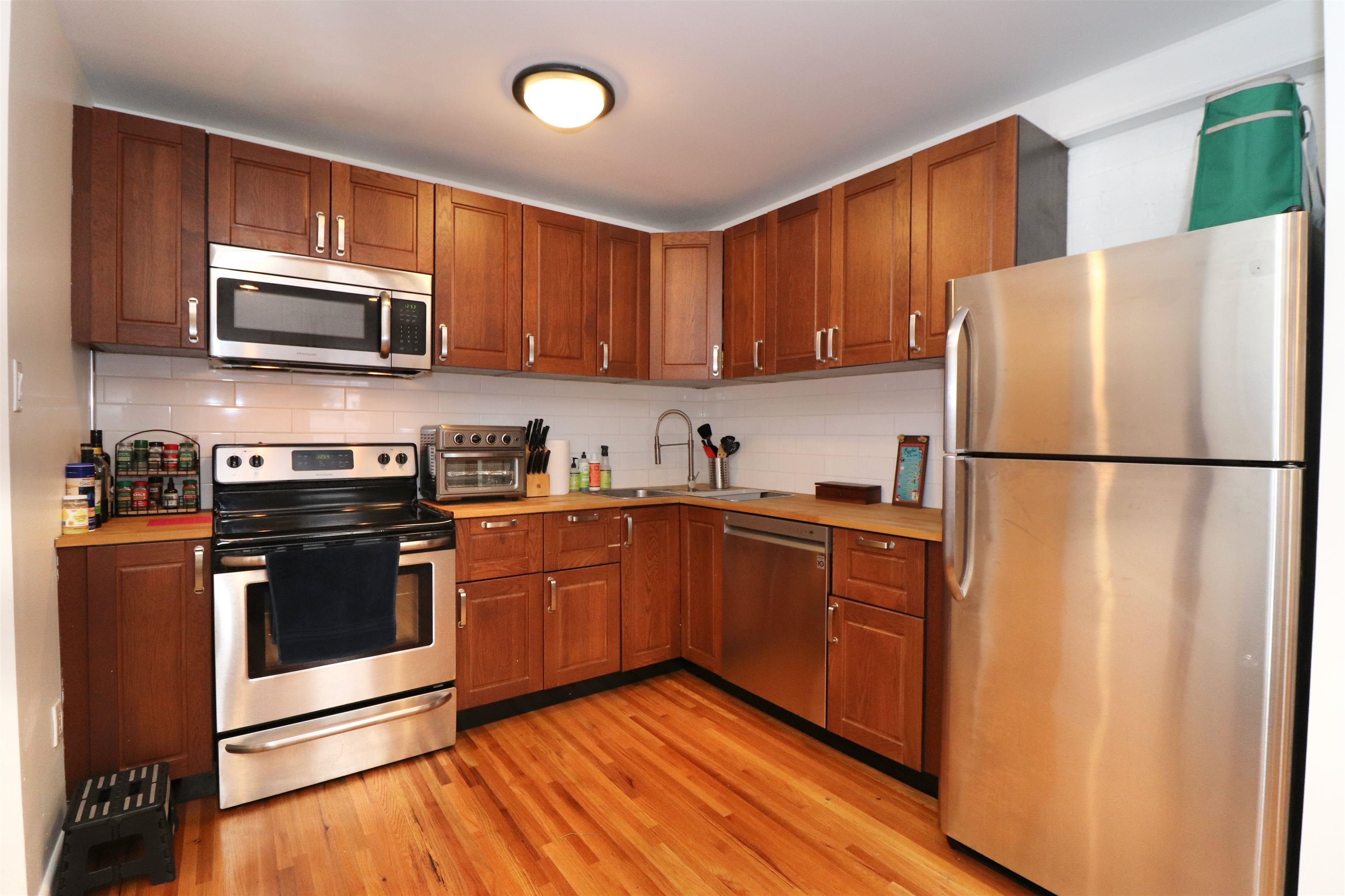 206 BEACON AVE Unit: 2