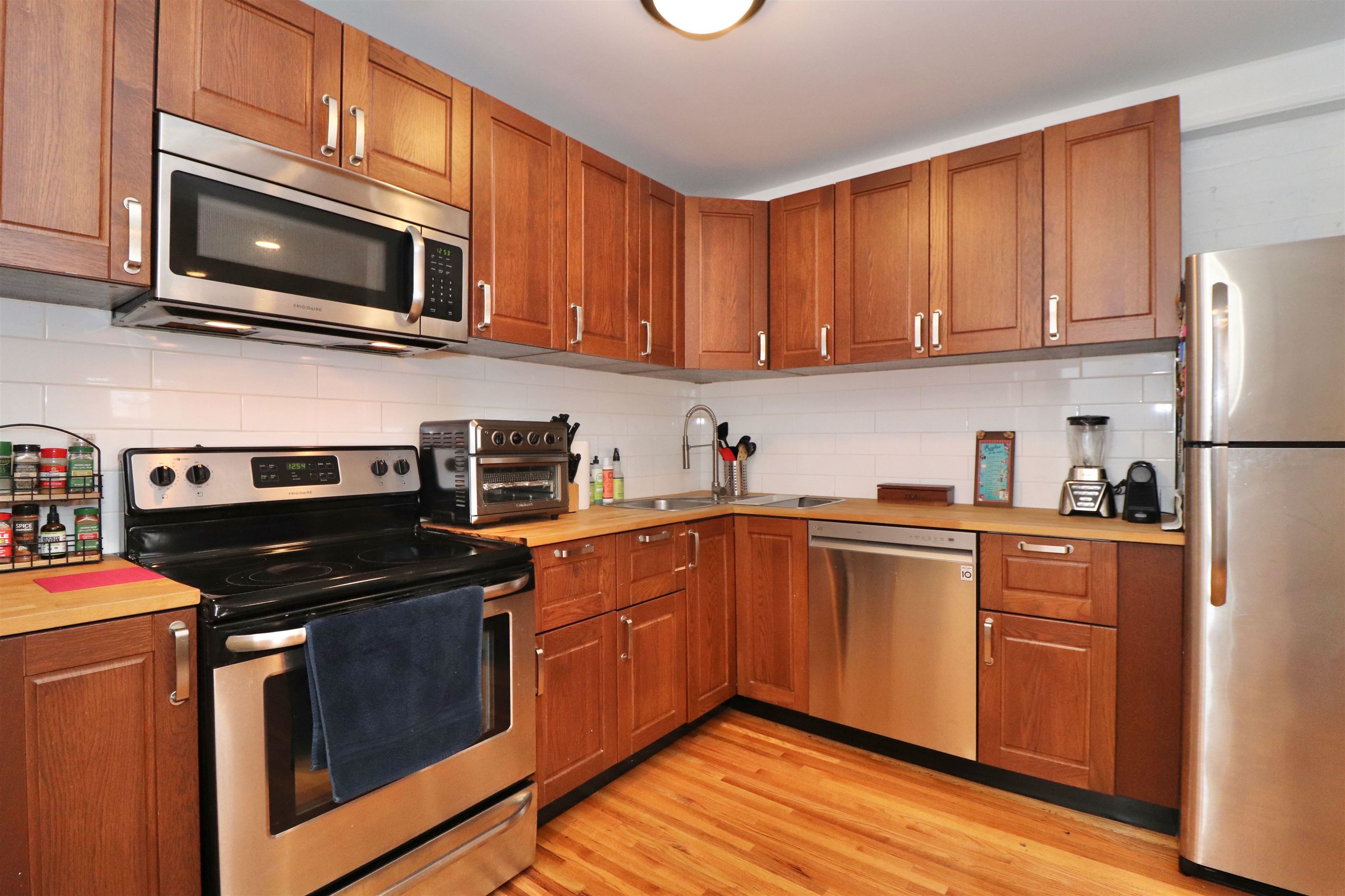 206 BEACON AVE Unit: 2