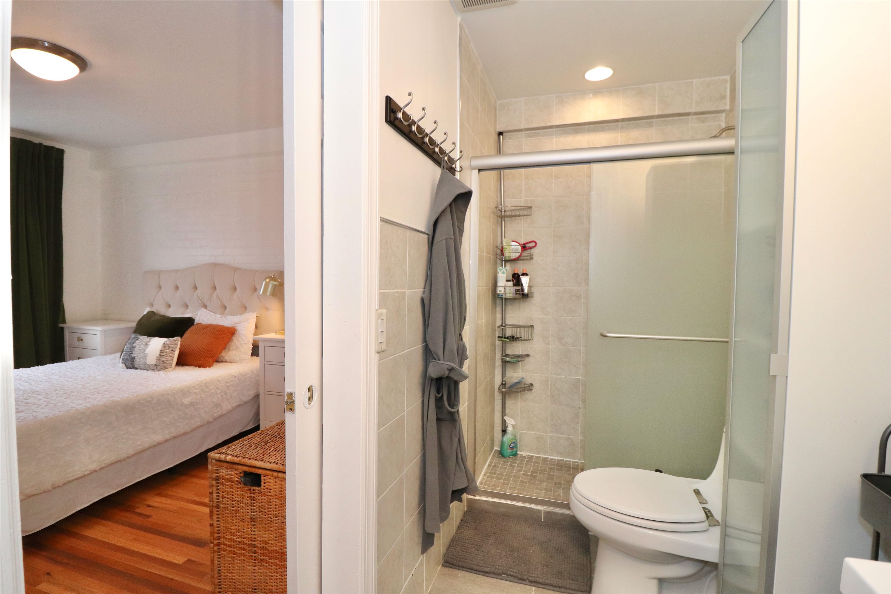 206 BEACON AVE Unit: 2