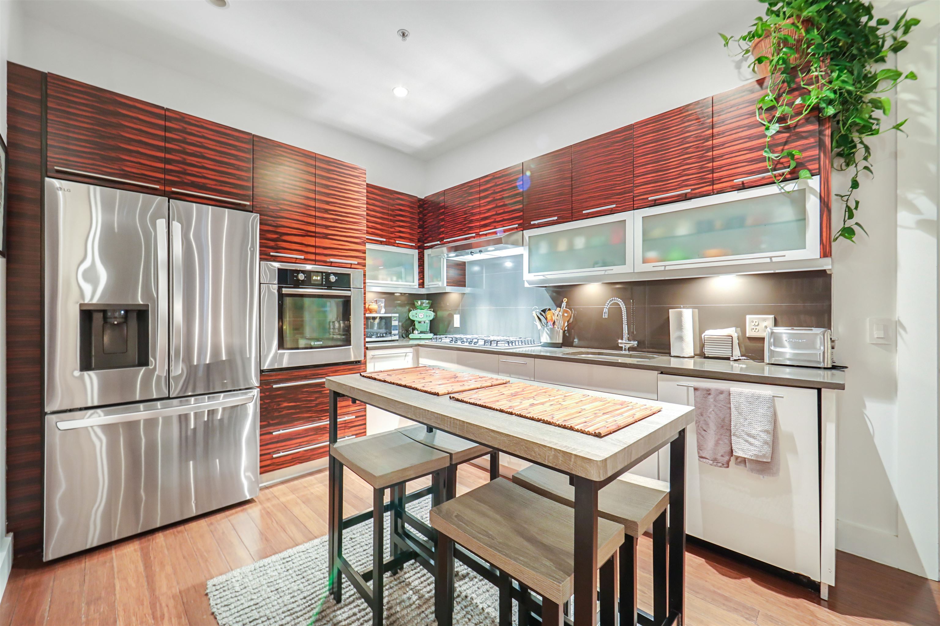 650 MONTGOMERY ST Unit: 403