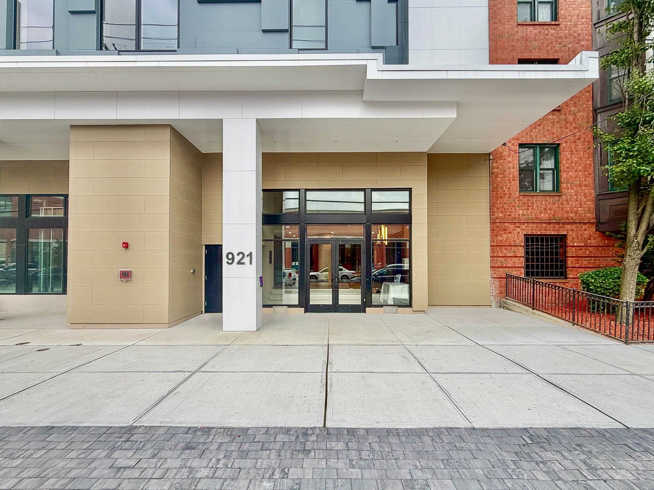 921 MADISON ST Unit: 505