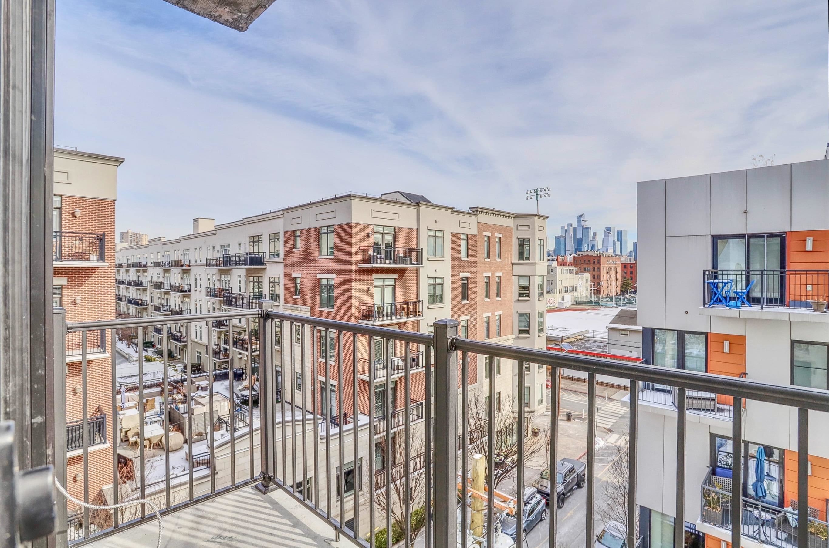 921 MADISON ST Unit: 505