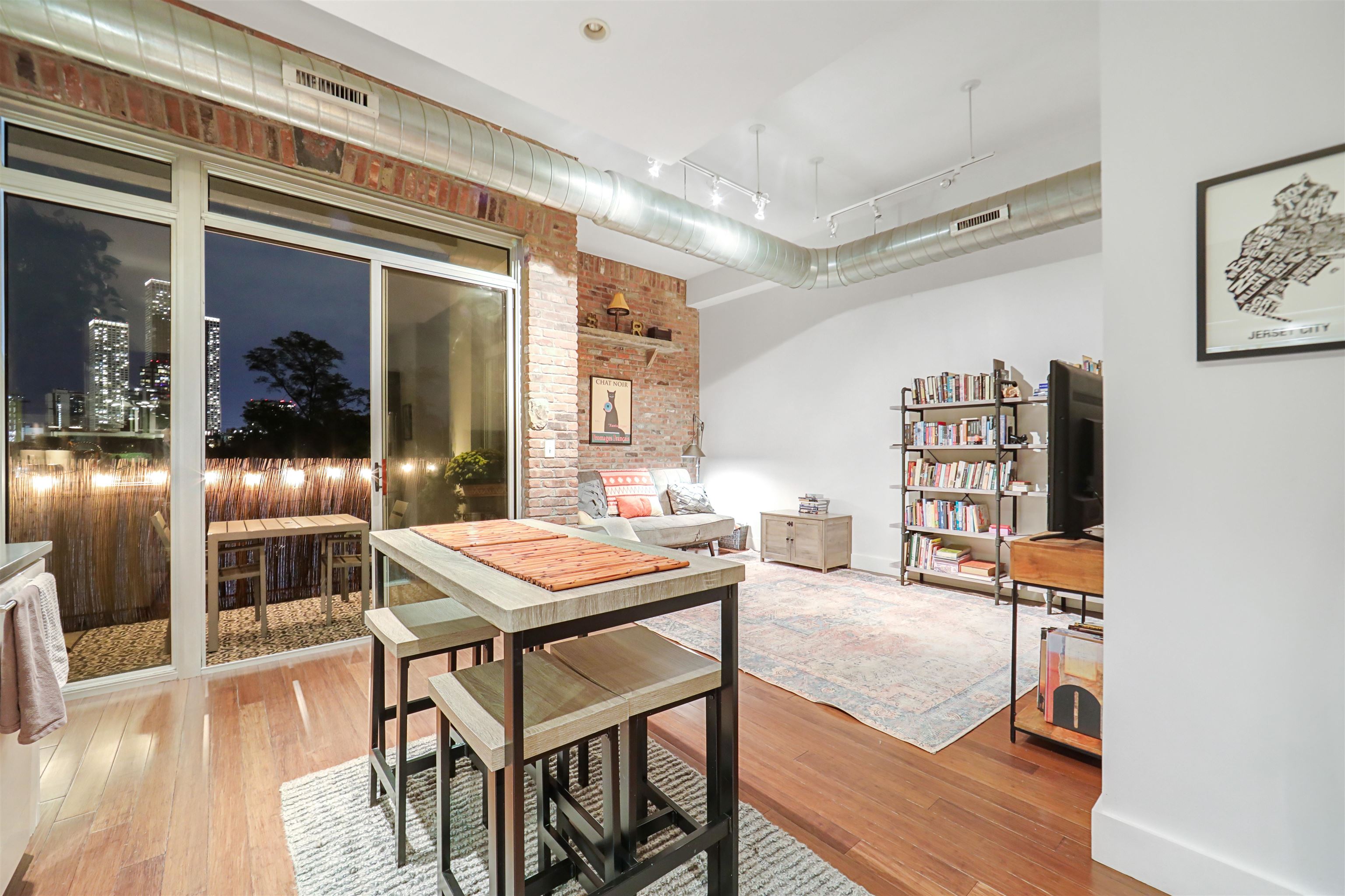 650 MONTGOMERY ST Unit: 403