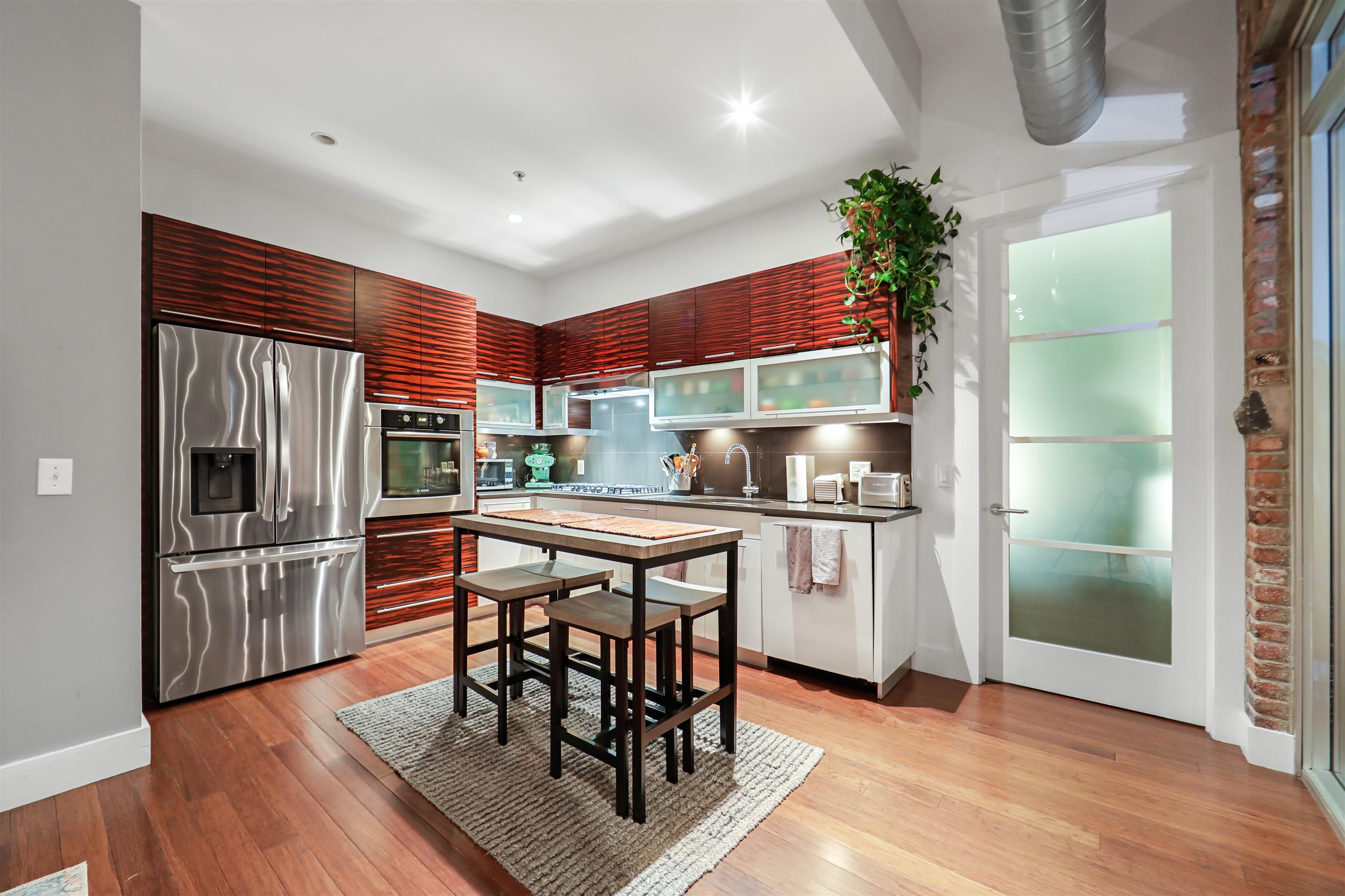 650 MONTGOMERY ST Unit: 403