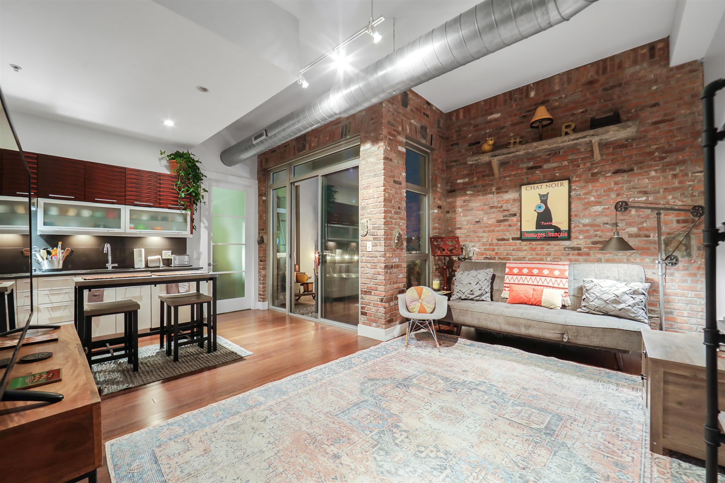 650 MONTGOMERY ST Unit: 403