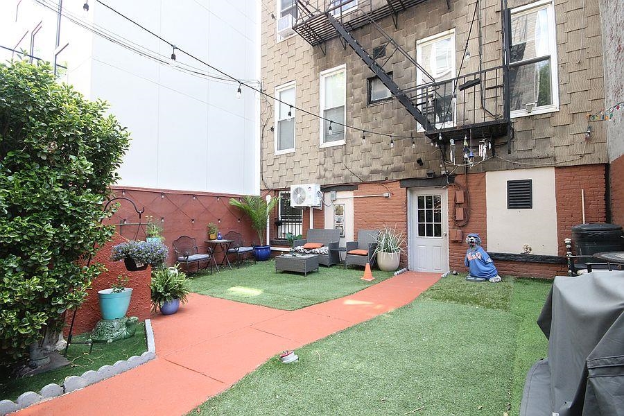 526 ADAMS ST Unit: 1N