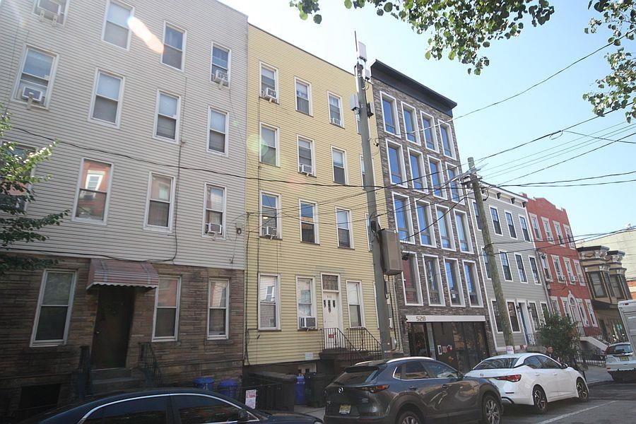 526 ADAMS ST Unit: 1N