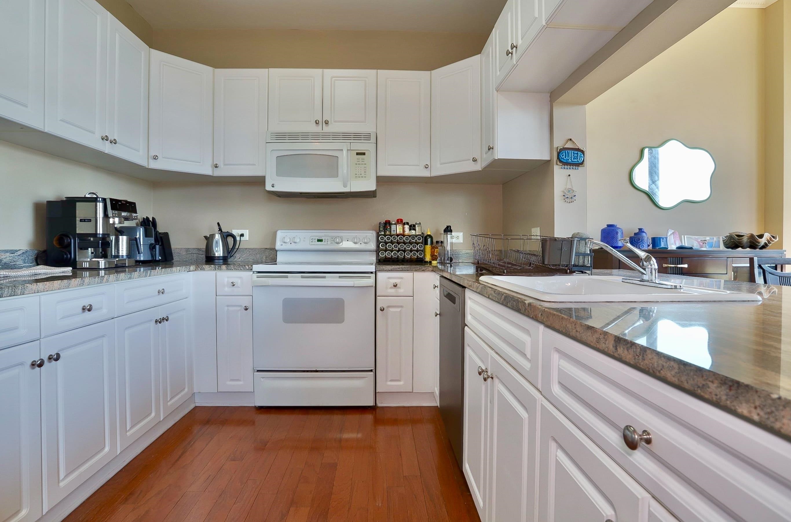 2 CONSTITUTION CT Unit: 302