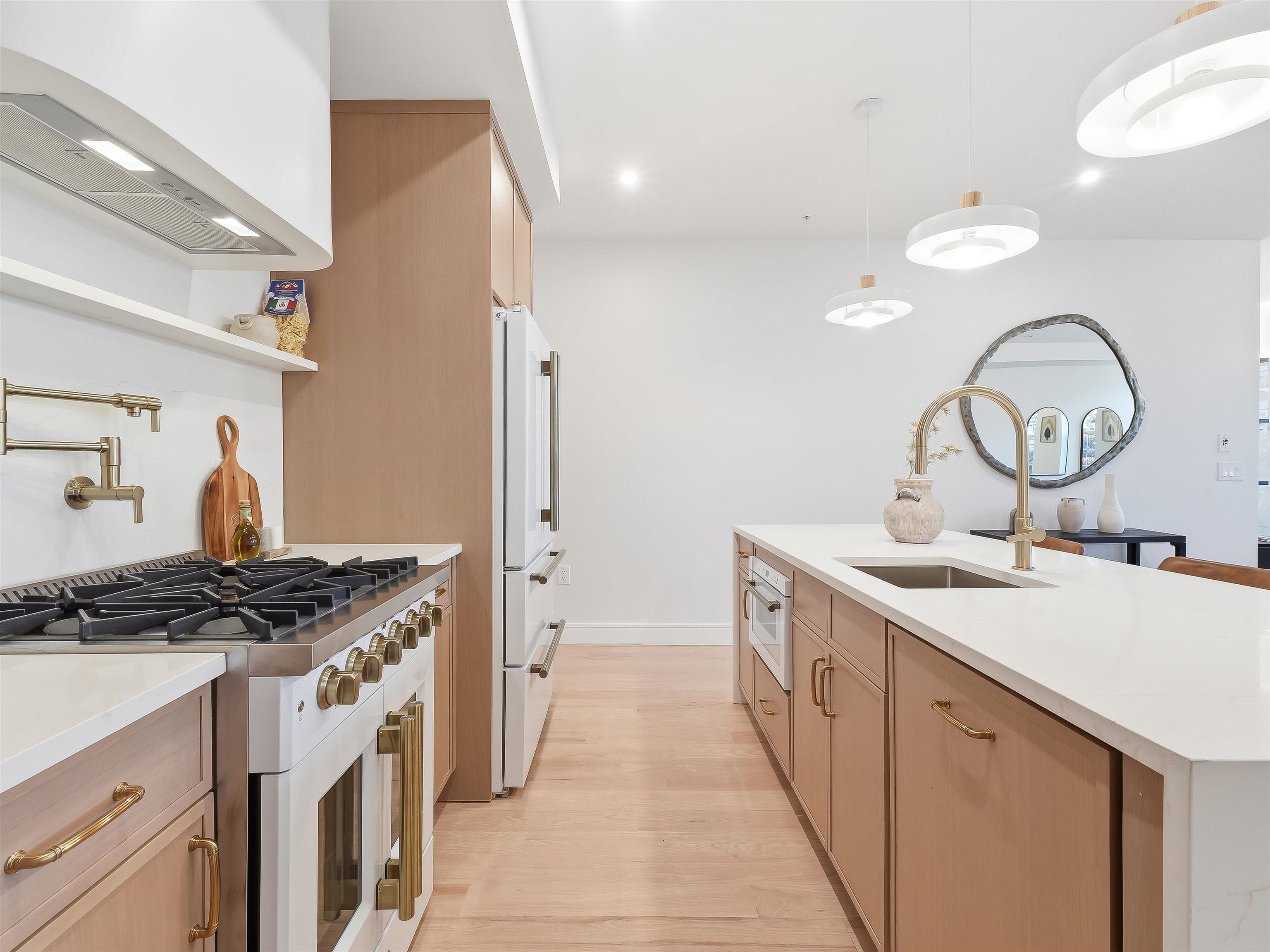 1123 SUMMIT AVE Unit: 2