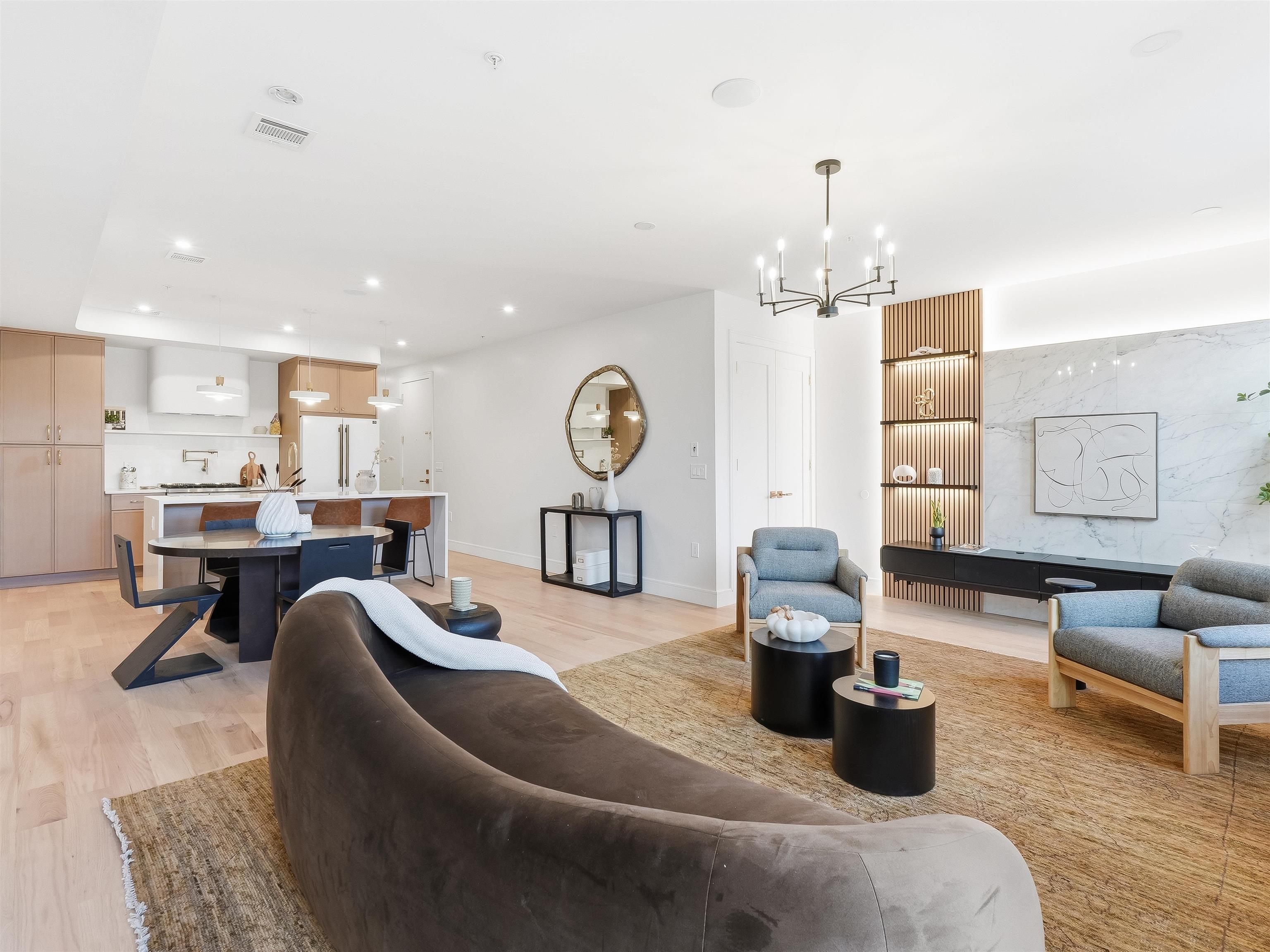 1123 SUMMIT AVE Unit: 2