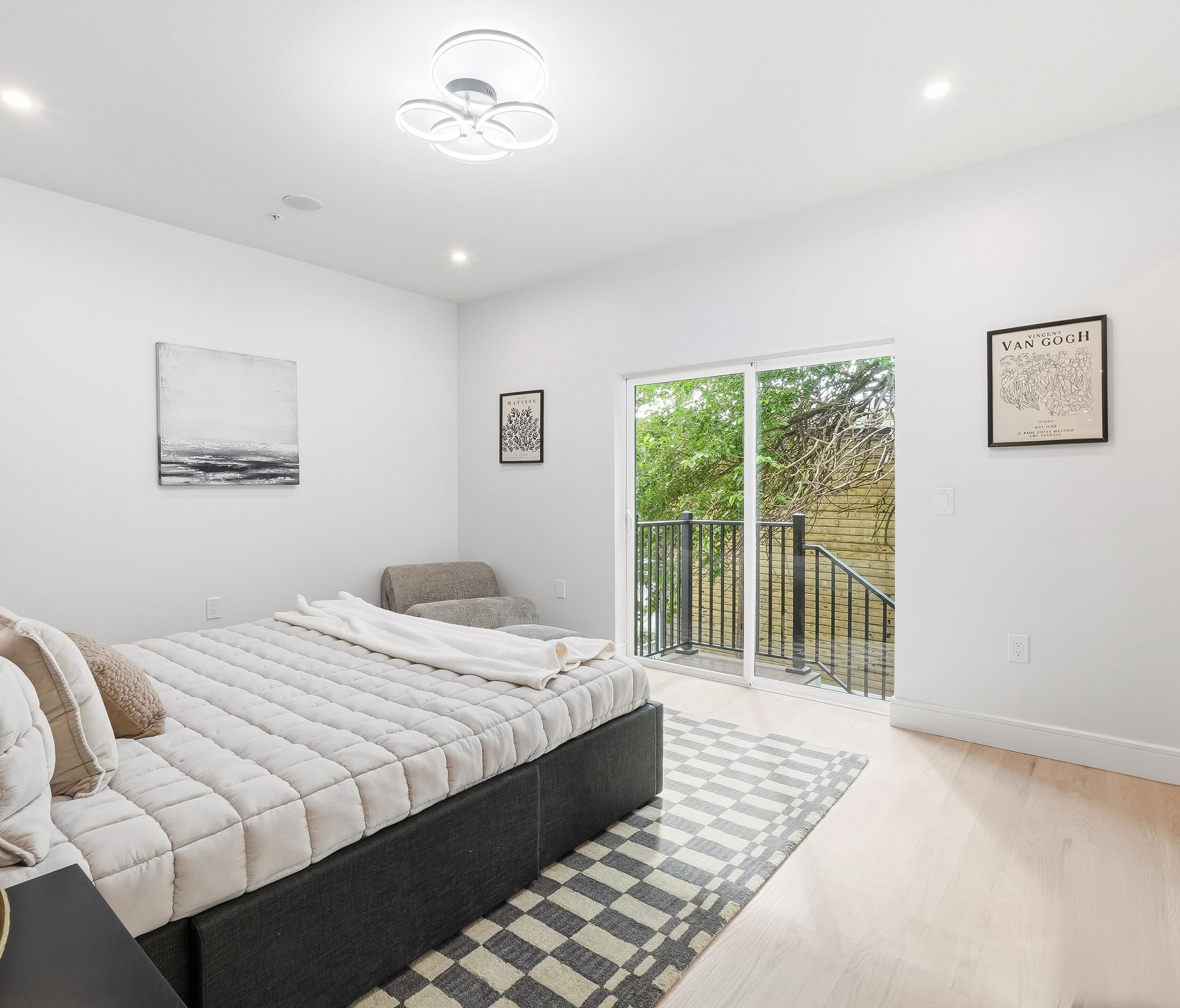 1123 SUMMIT AVE Unit: 2