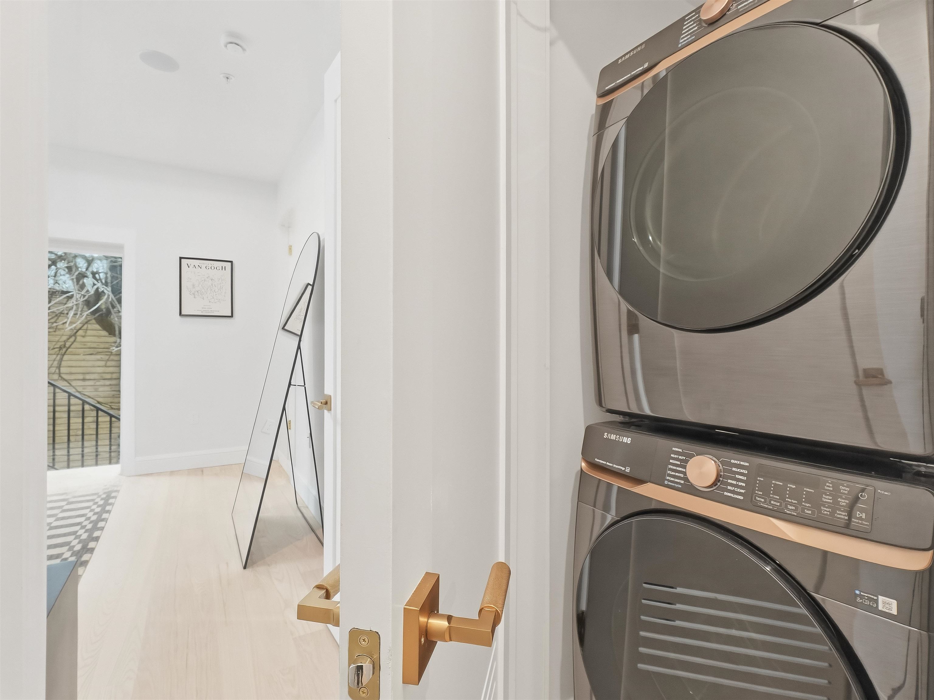 1123 SUMMIT AVE Unit: 2