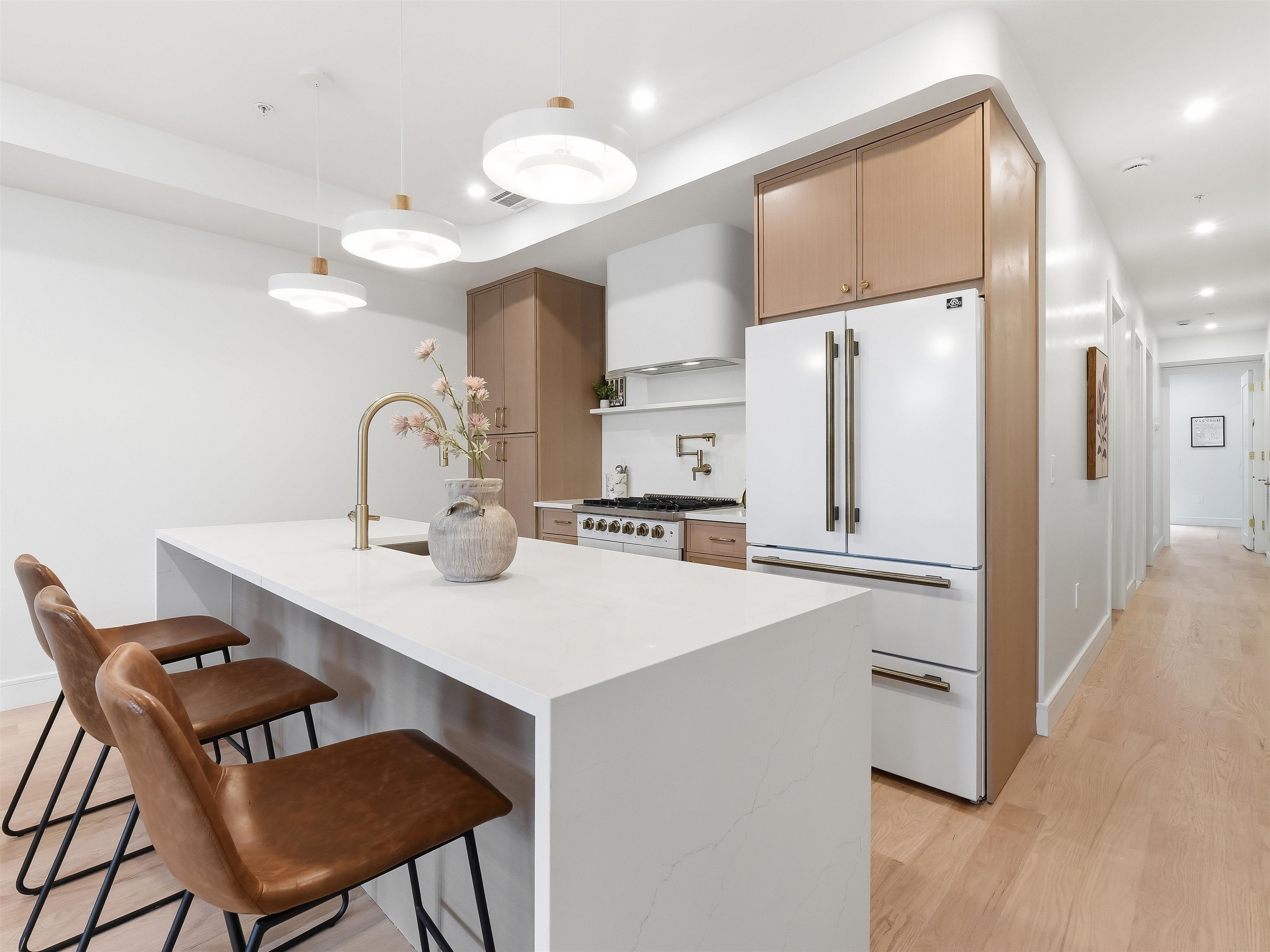 1123 SUMMIT AVE Unit: 2