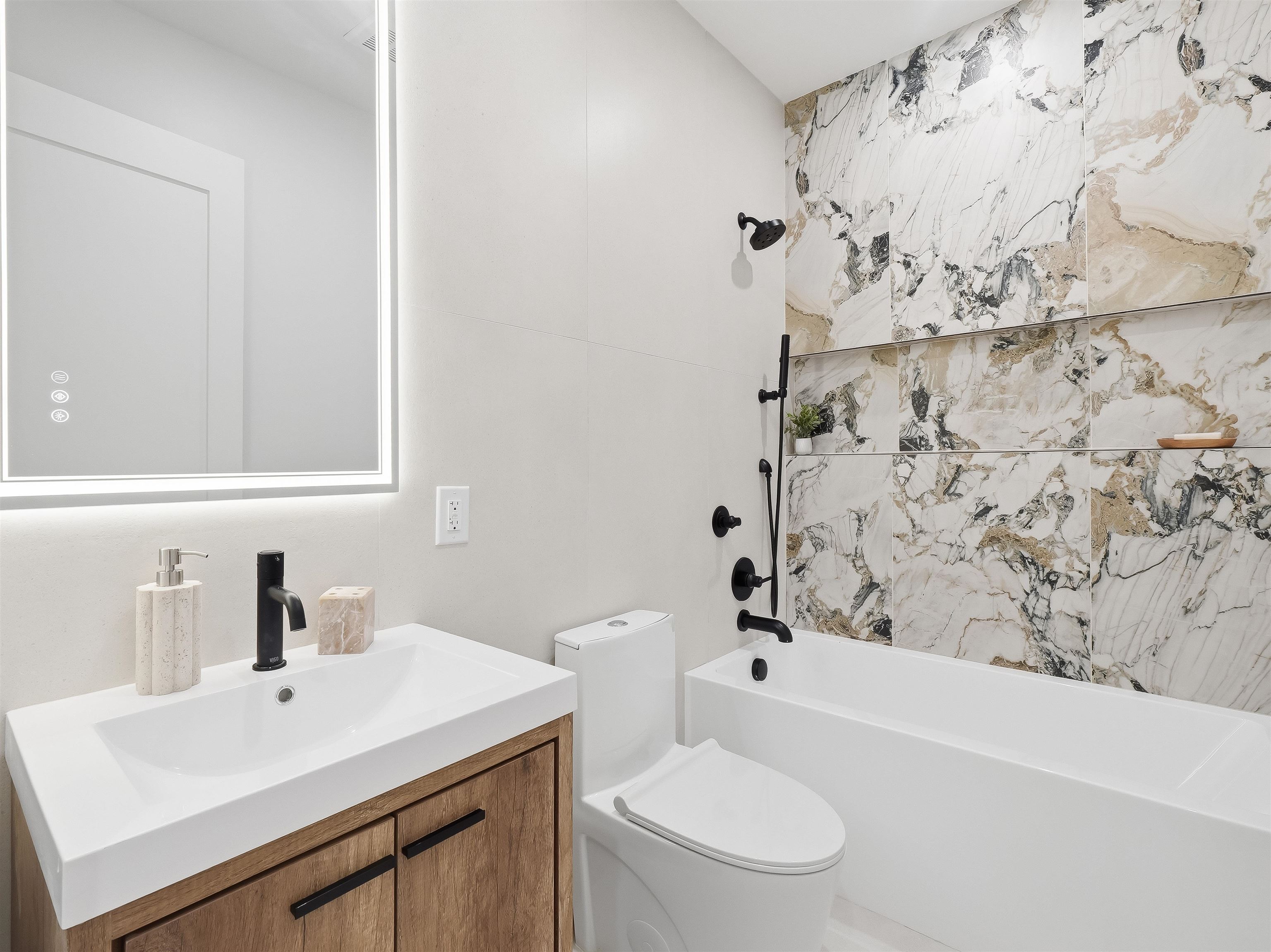1123 SUMMIT AVE Unit: 2