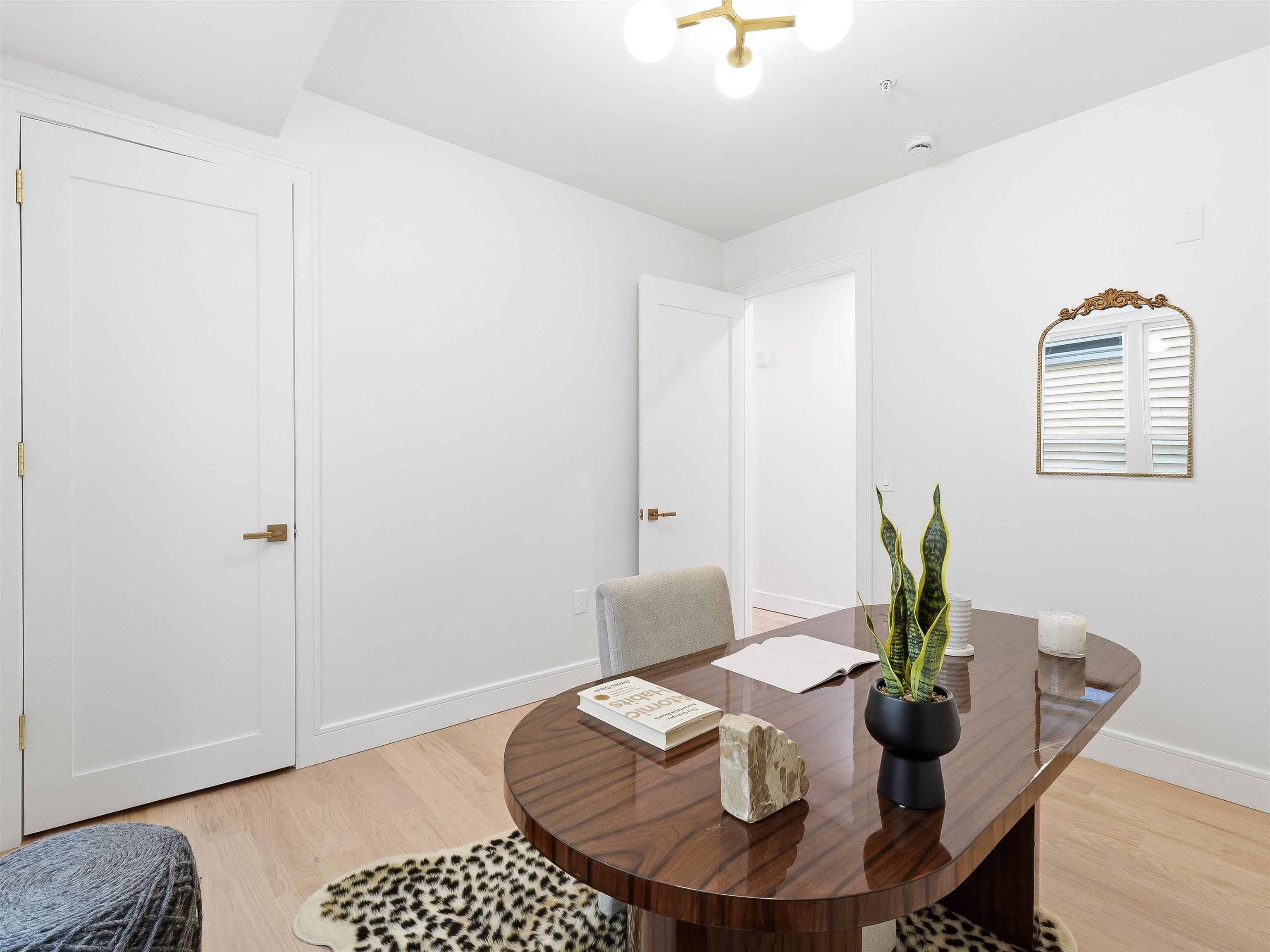 1123 SUMMIT AVE Unit: 2