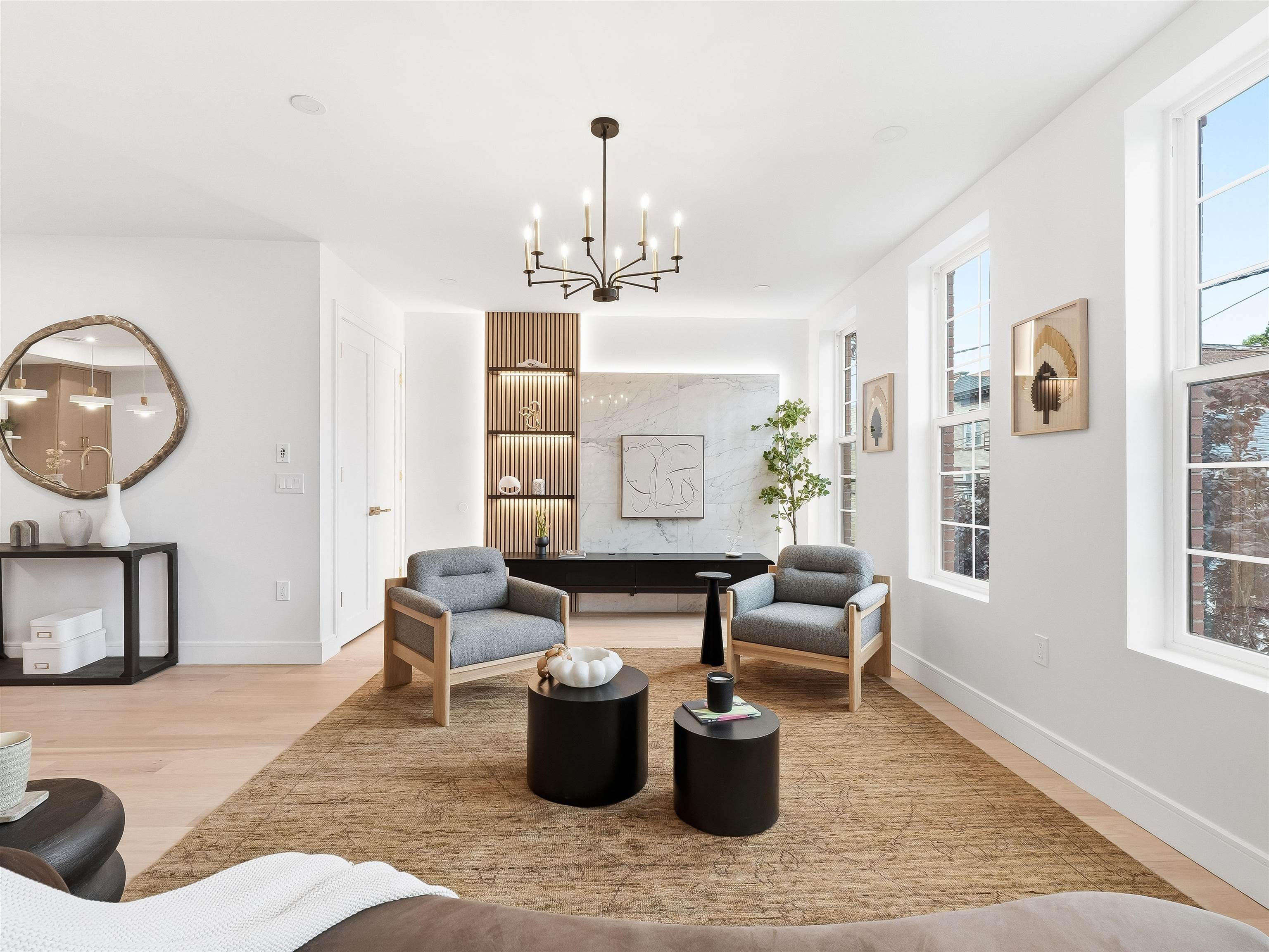 1123 SUMMIT AVE Unit: 2